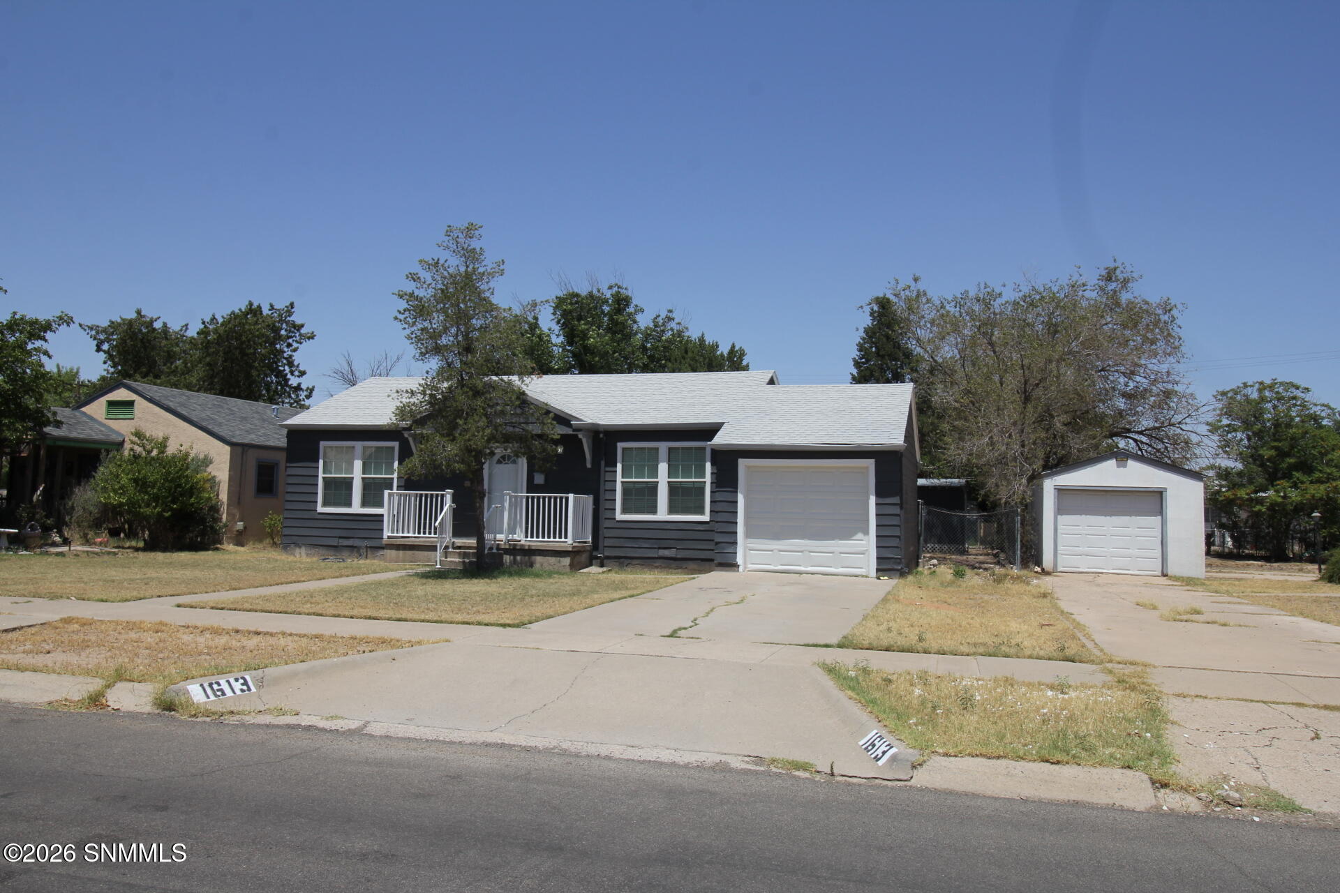 1613 W Walnut Street Property Photo 9