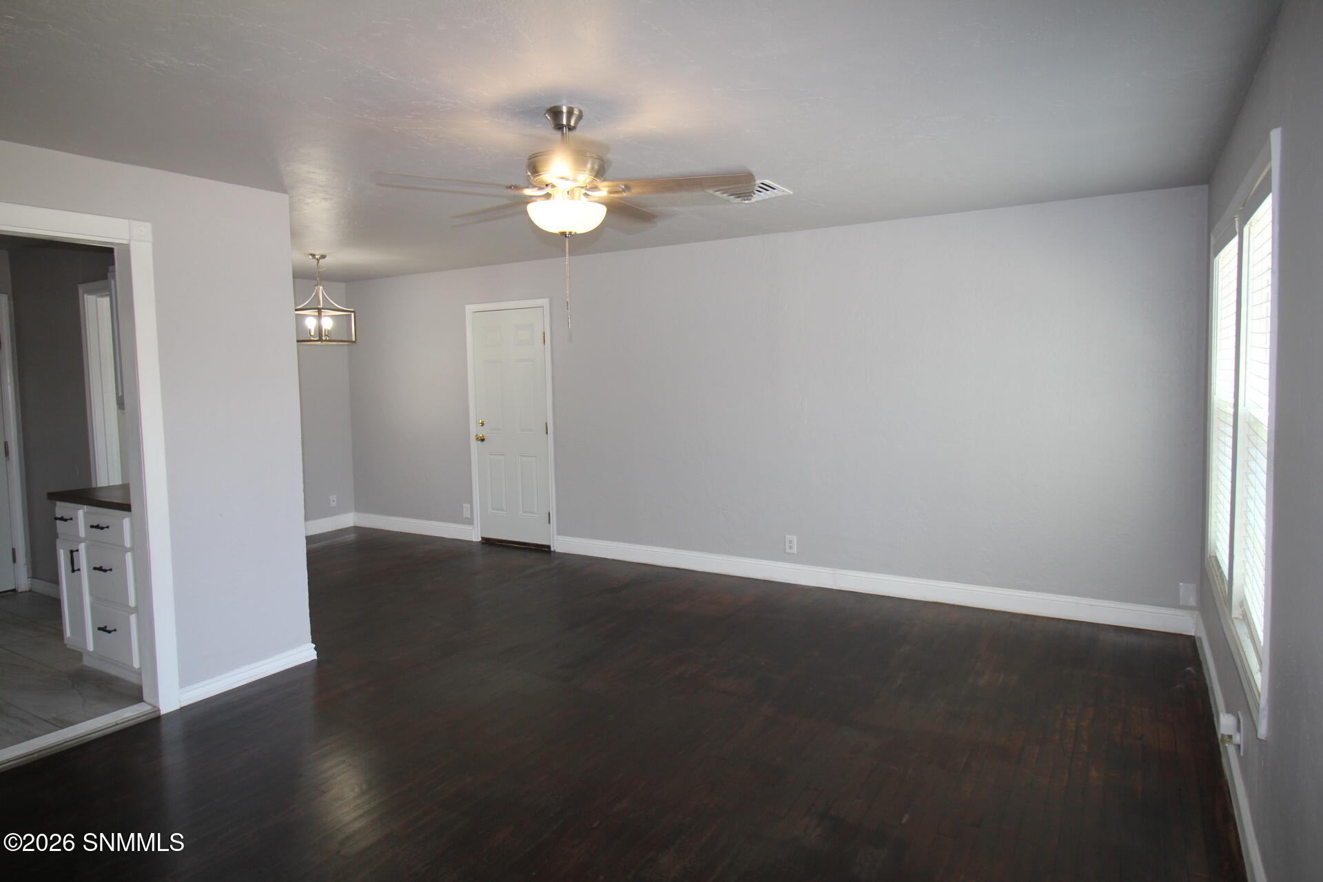 1613 W Walnut Street Property Photo 14