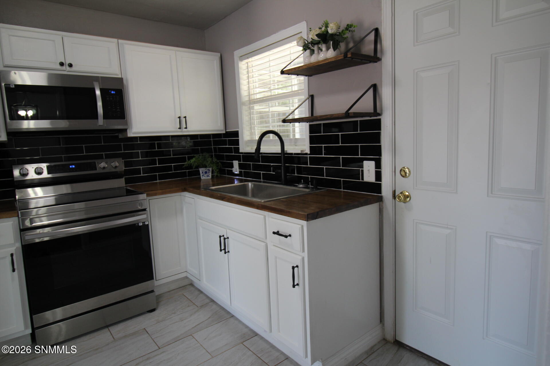 1613 W Walnut Street Property Photo 19