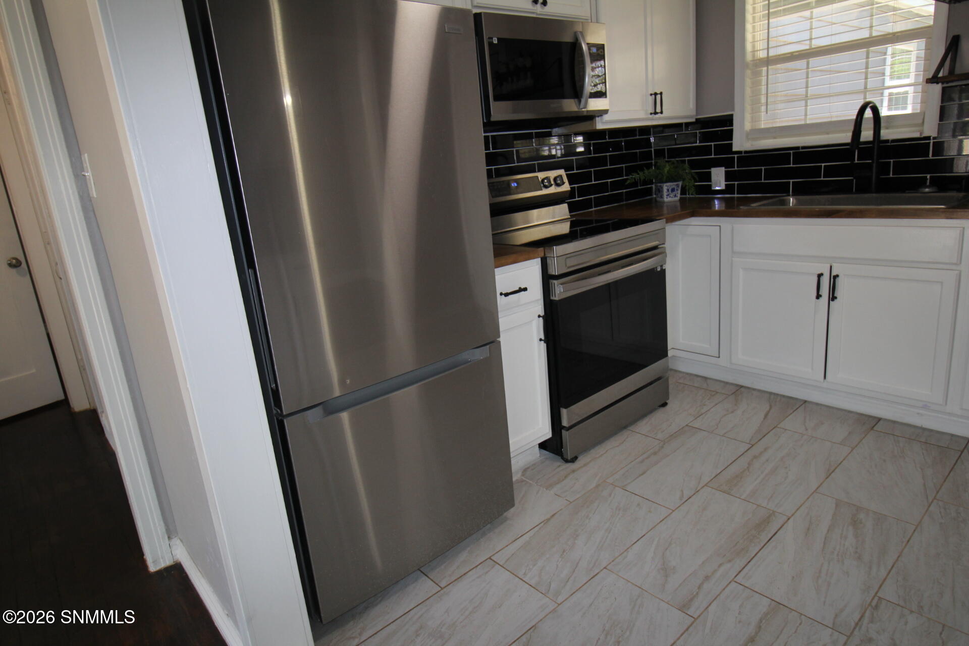 1613 W Walnut Street Property Photo 20
