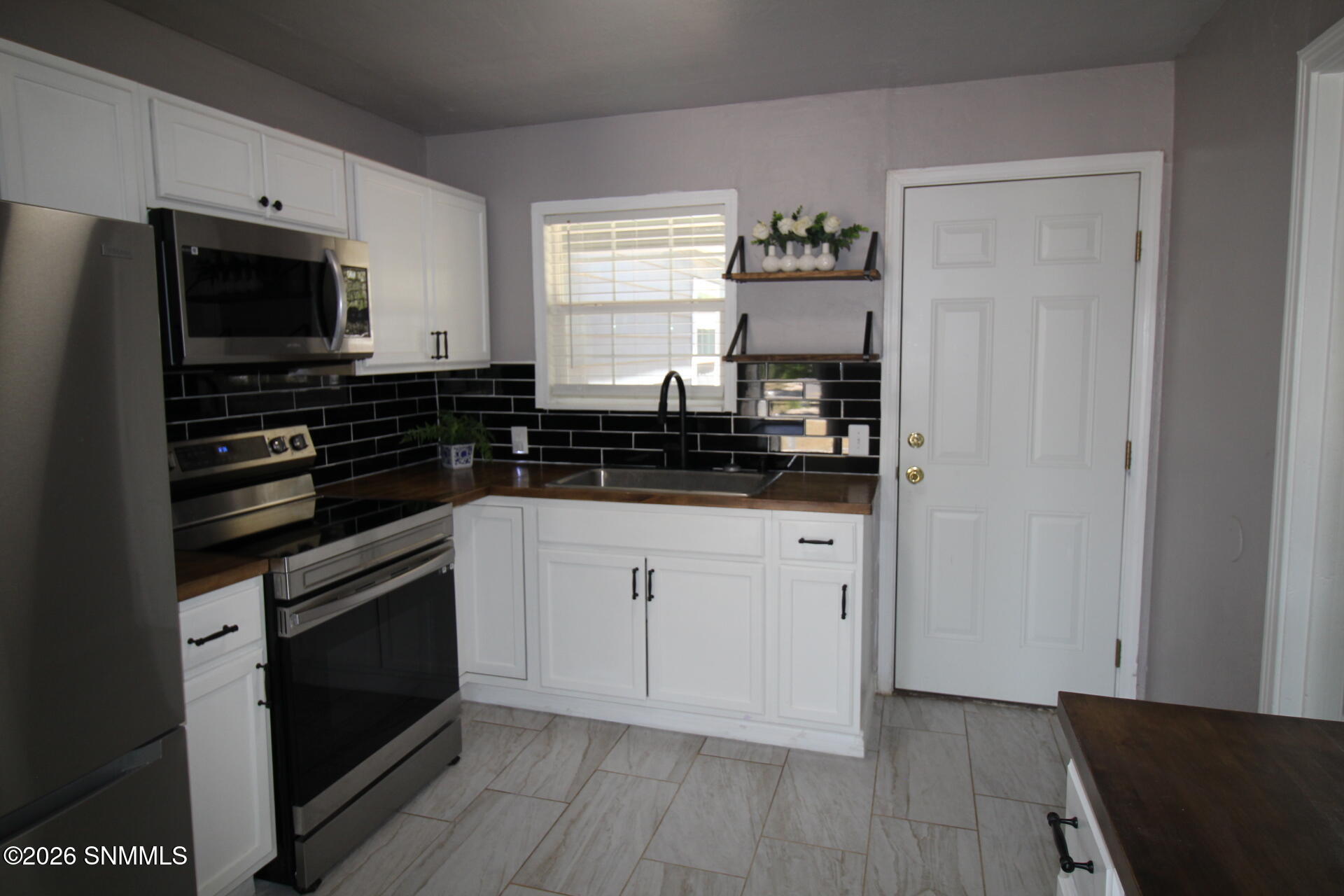 1613 W Walnut Street Property Photo 22