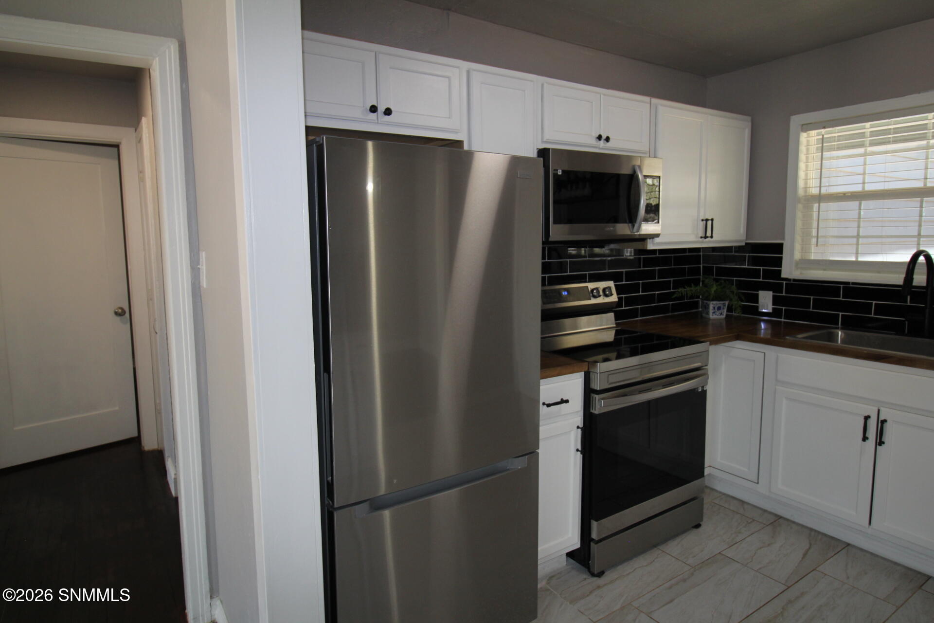 1613 W Walnut Street Property Photo 23