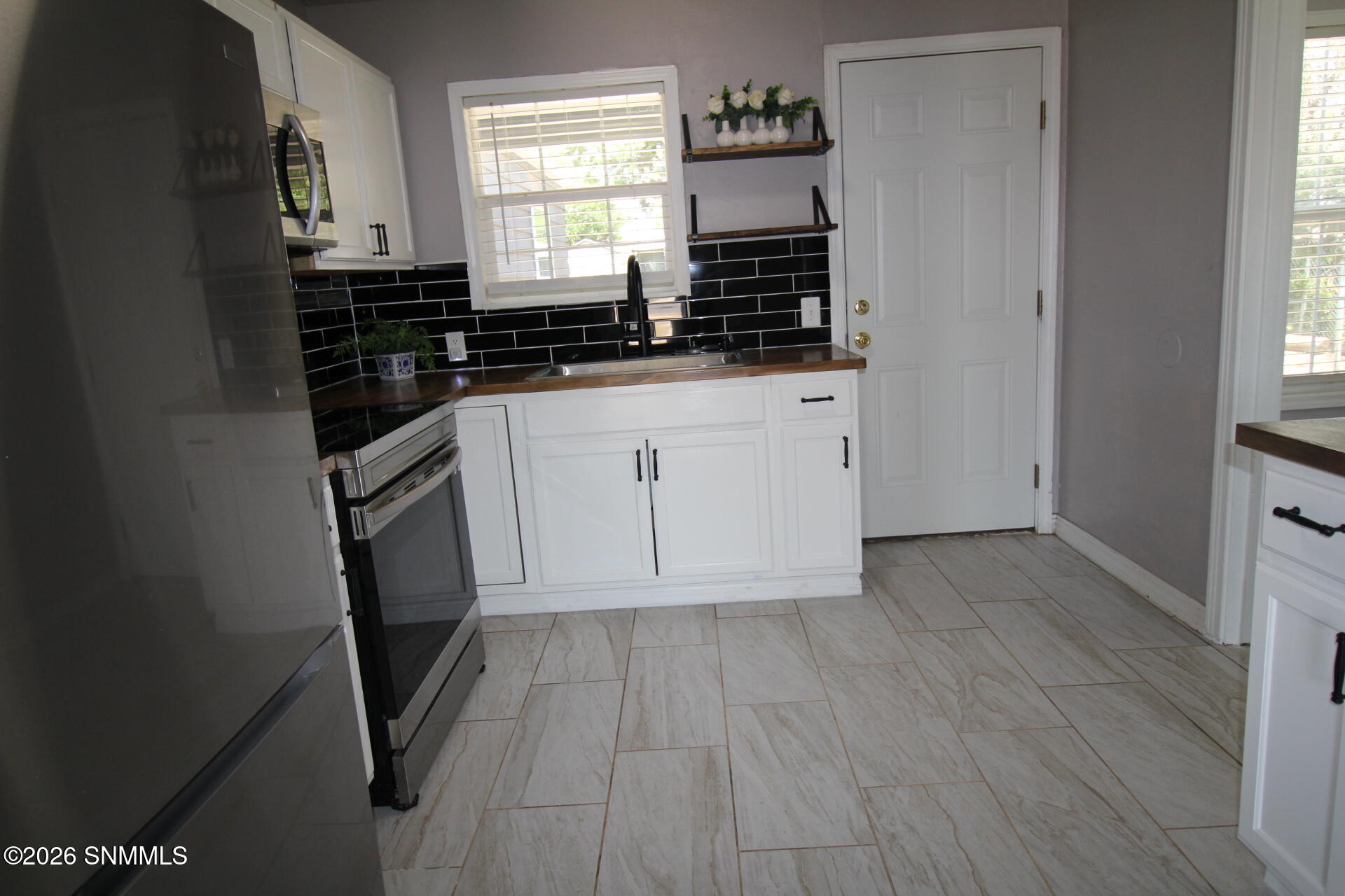 1613 W Walnut Street Property Photo 24
