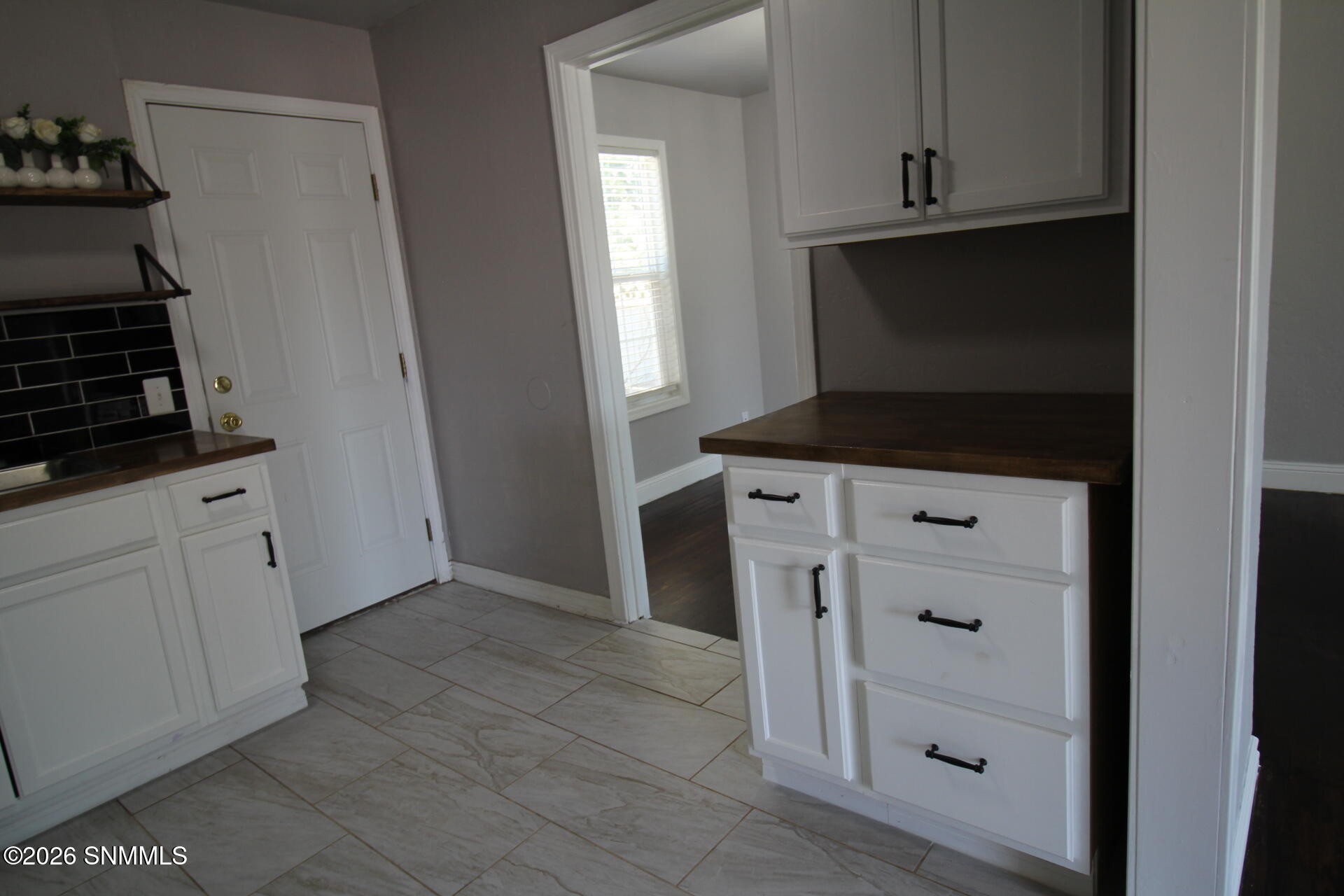 1613 W Walnut Street Property Photo 25