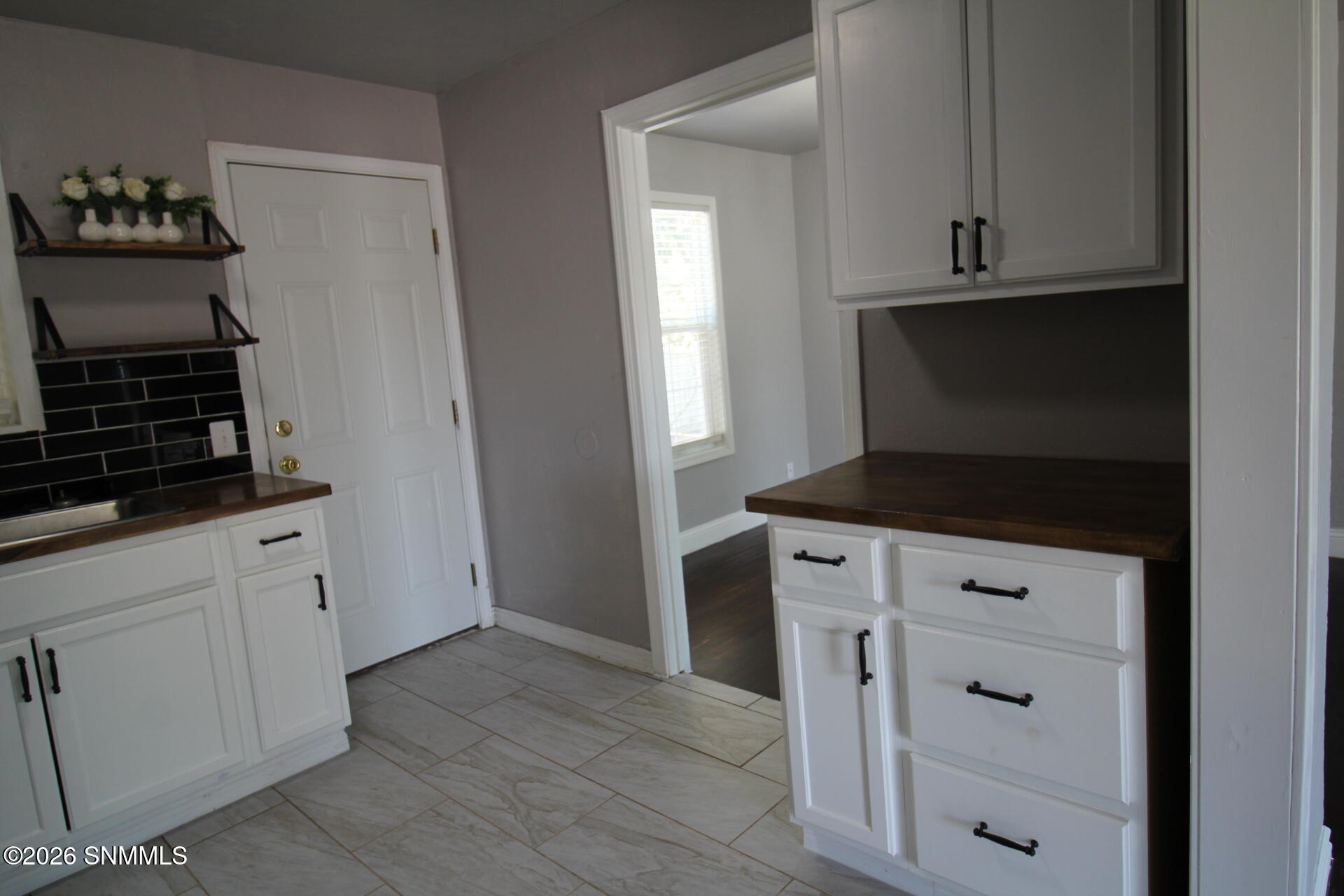1613 W Walnut Street Property Photo 26