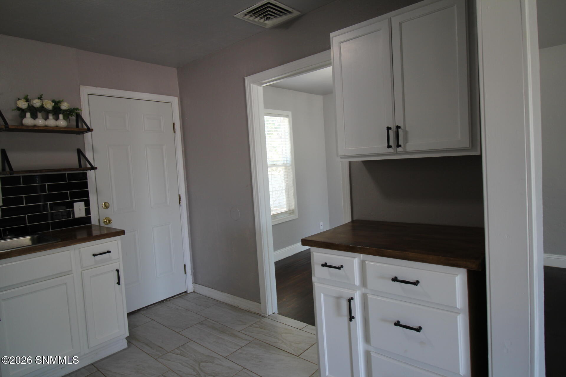 1613 W Walnut Street Property Photo 27