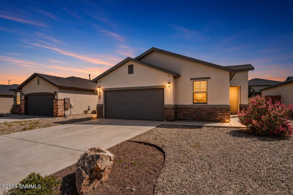 4242 Desert Lily Drive Property Photo 1