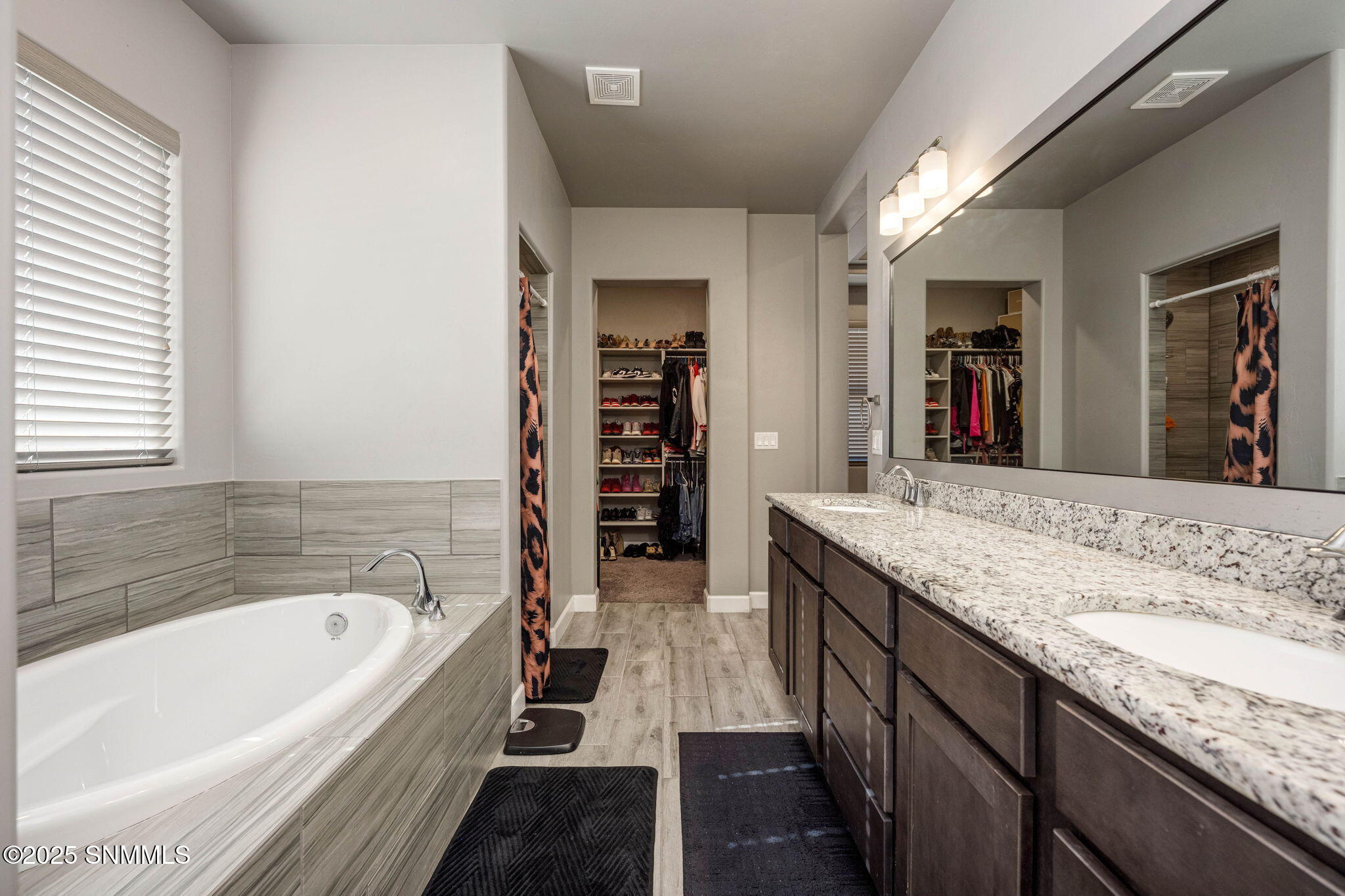 6107 Andromeda Loop Property Photo 22
