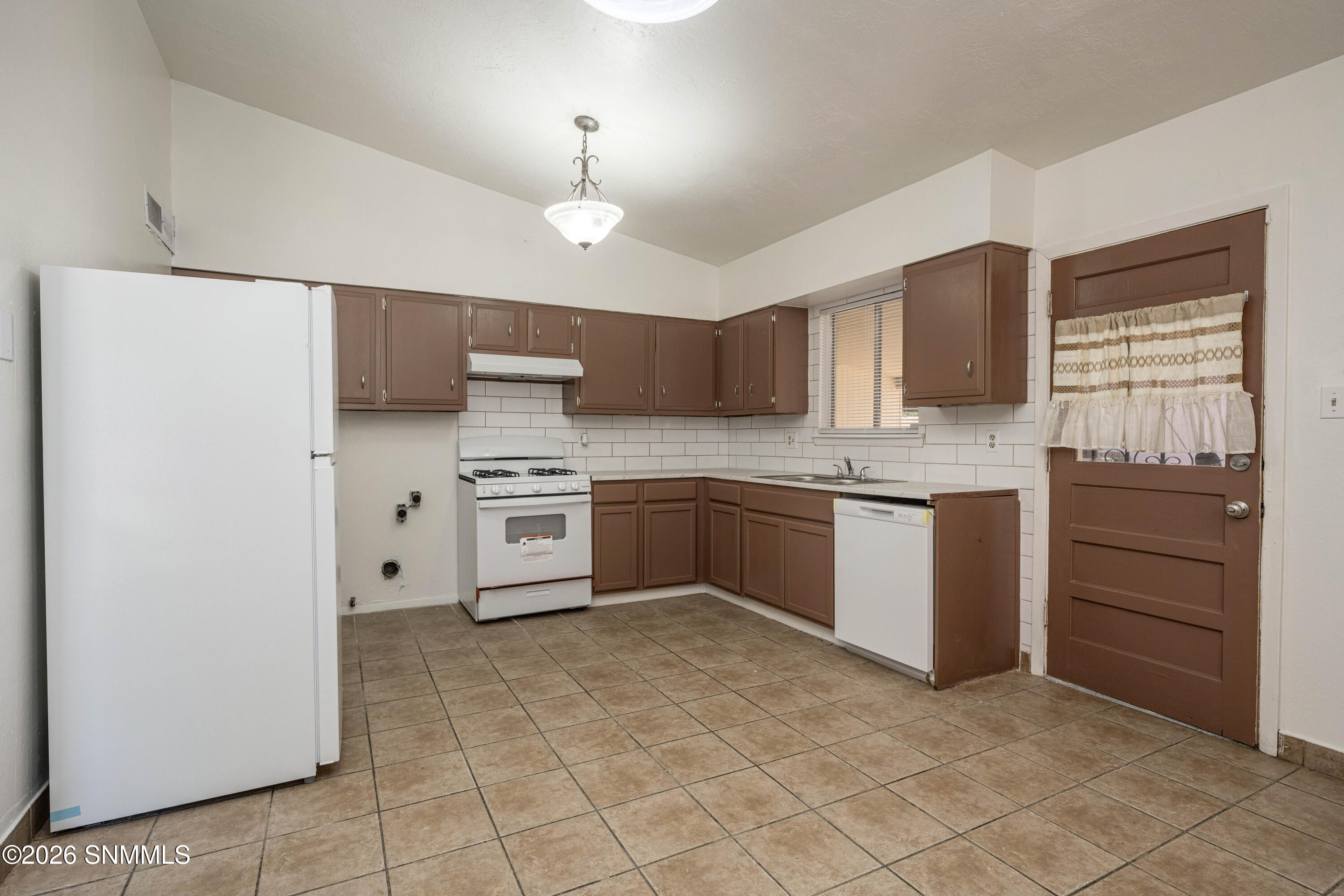 1440 Juniper Property Photo 8