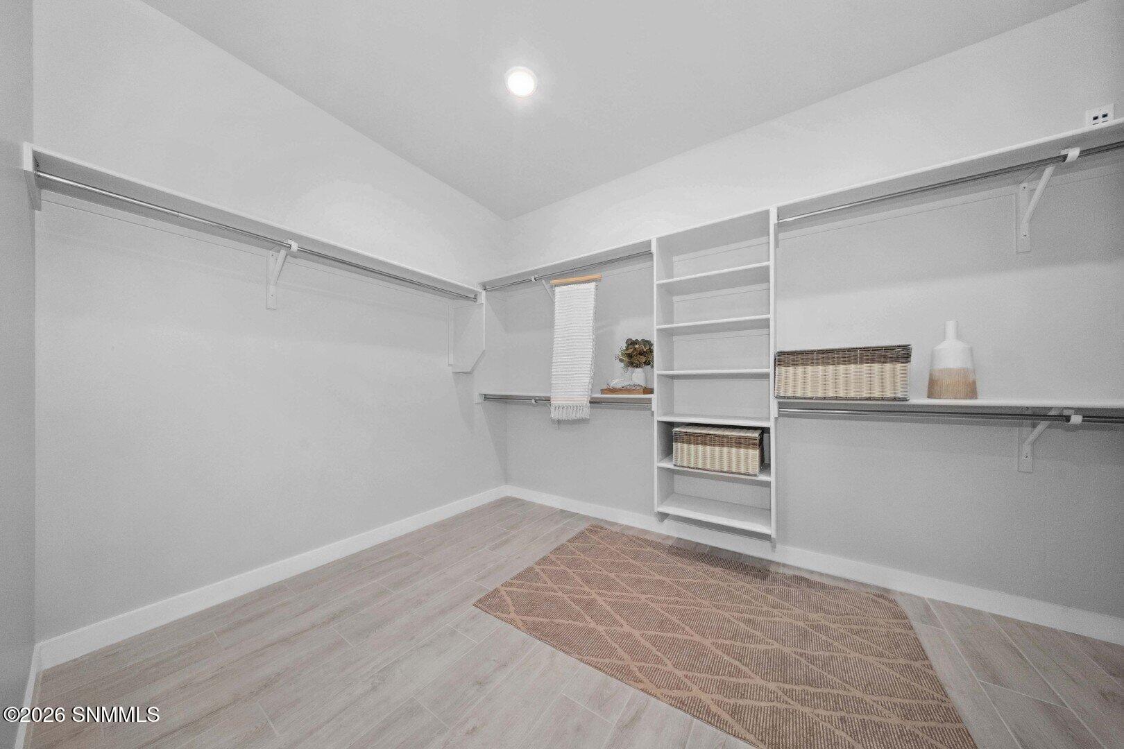 6038 Summer Ridge Avenue Property Photo 6
