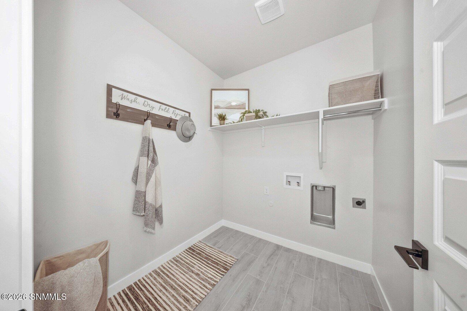 6038 Summer Ridge Avenue Property Photo 11