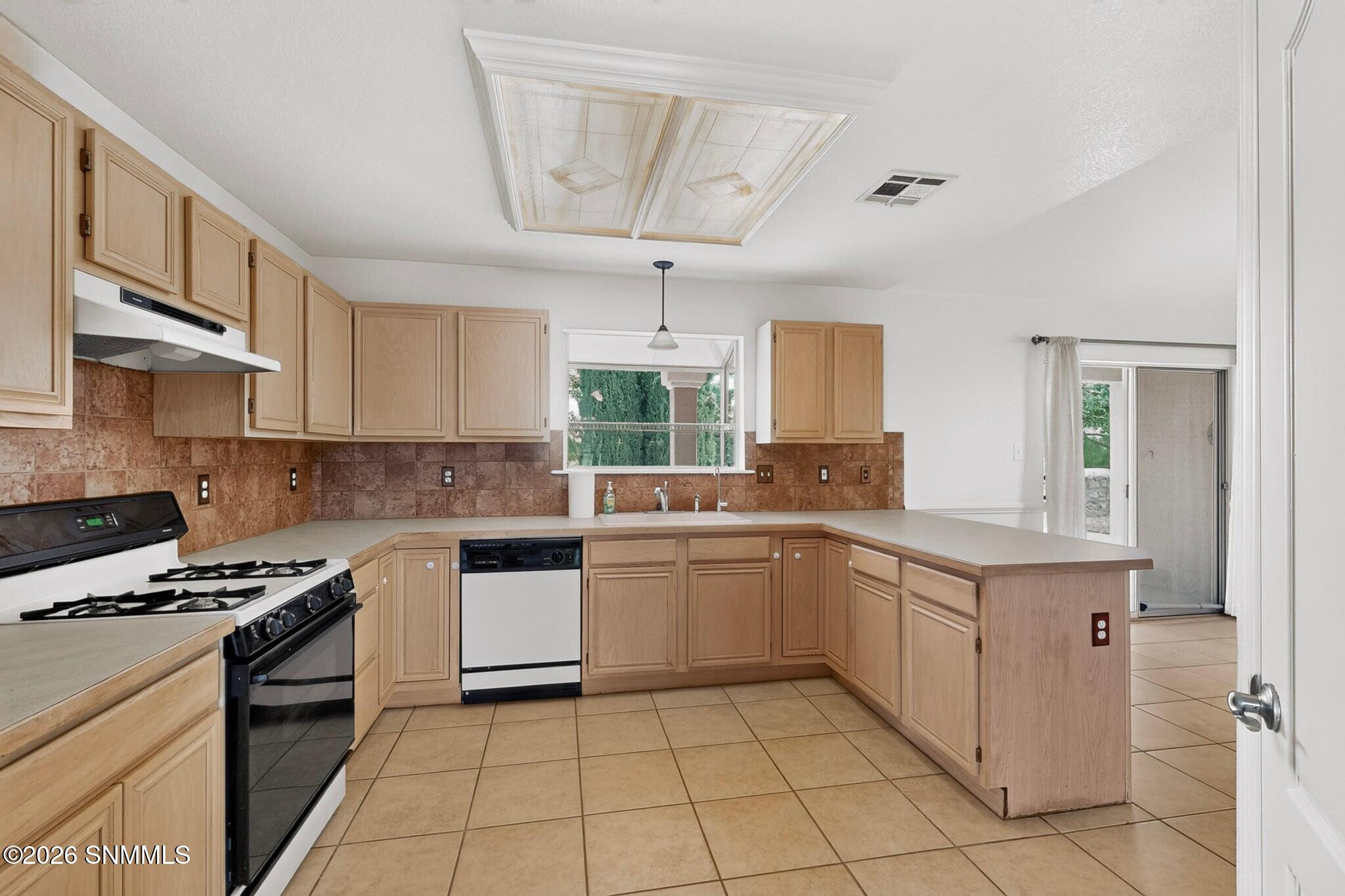 753 Scenic View Drive Property Photo 6