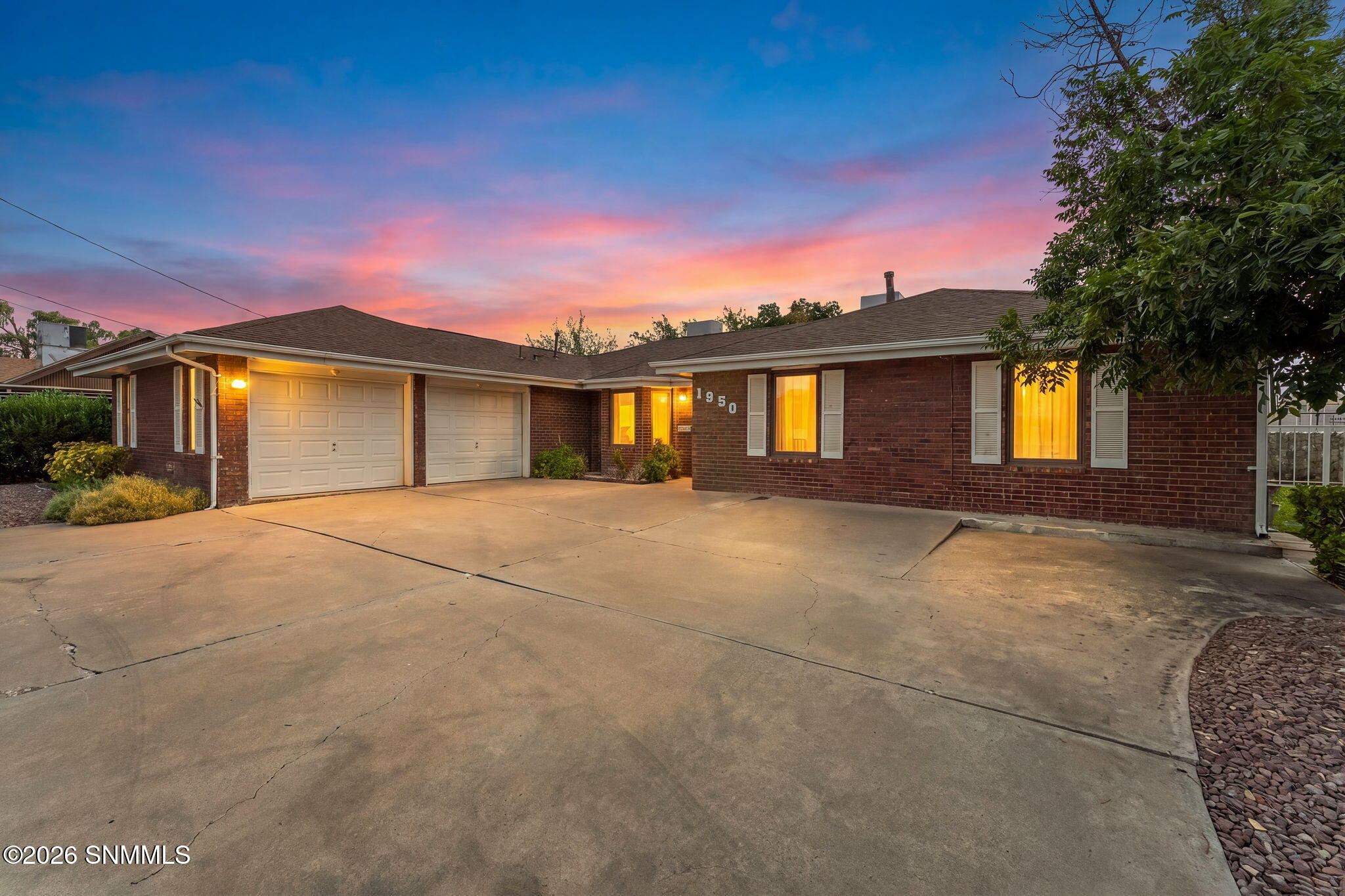 1950 Rosedale Drive Property Photo 2