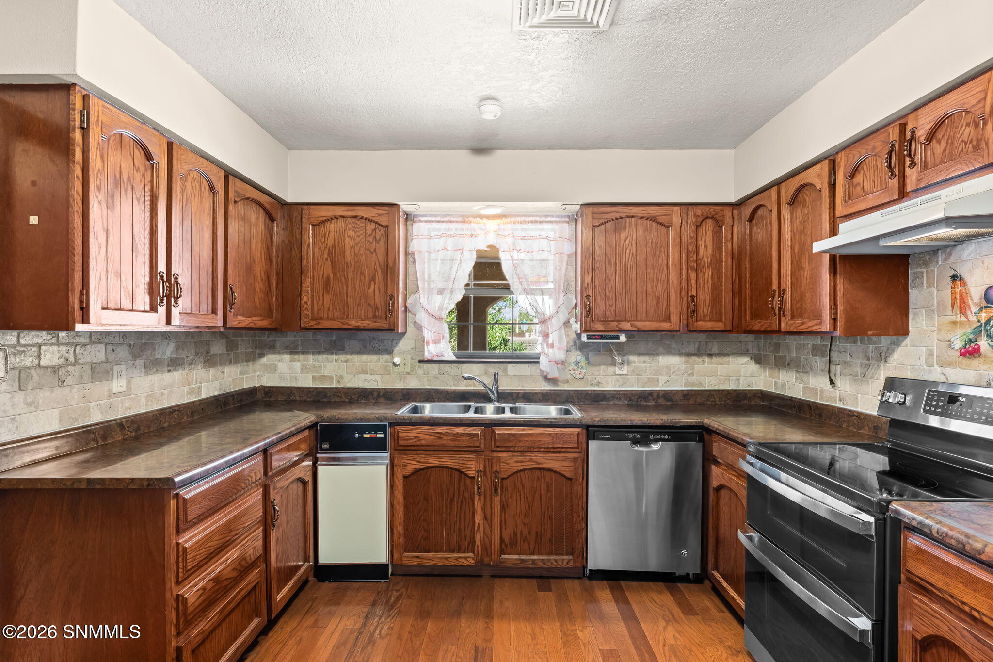 1950 Rosedale Drive Property Photo 12