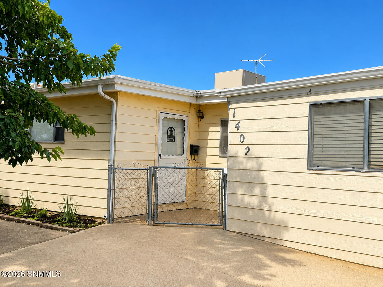 1402 Hawaii Avenue Property Photo 1