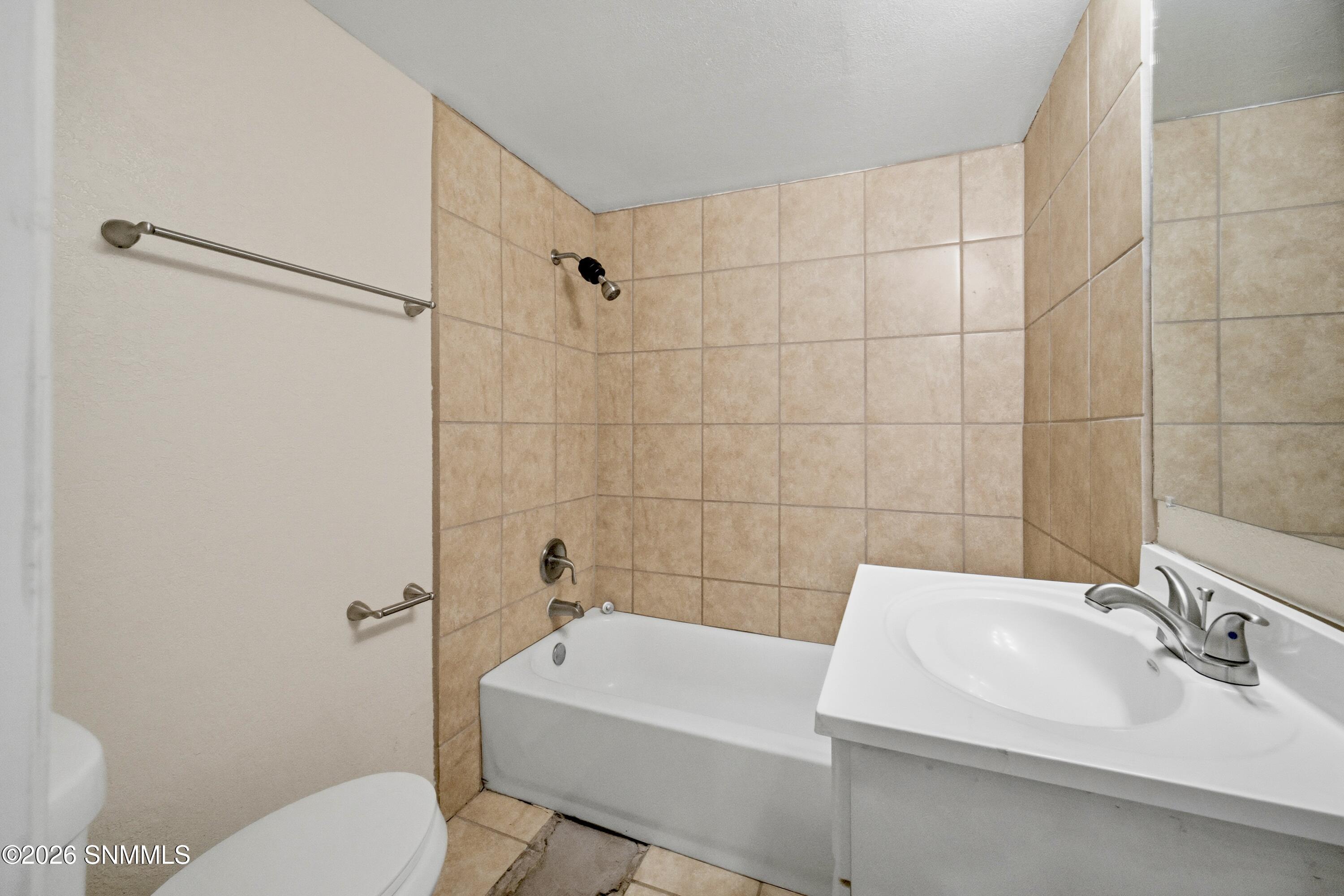 420 N Melendres Street Property Photo 11