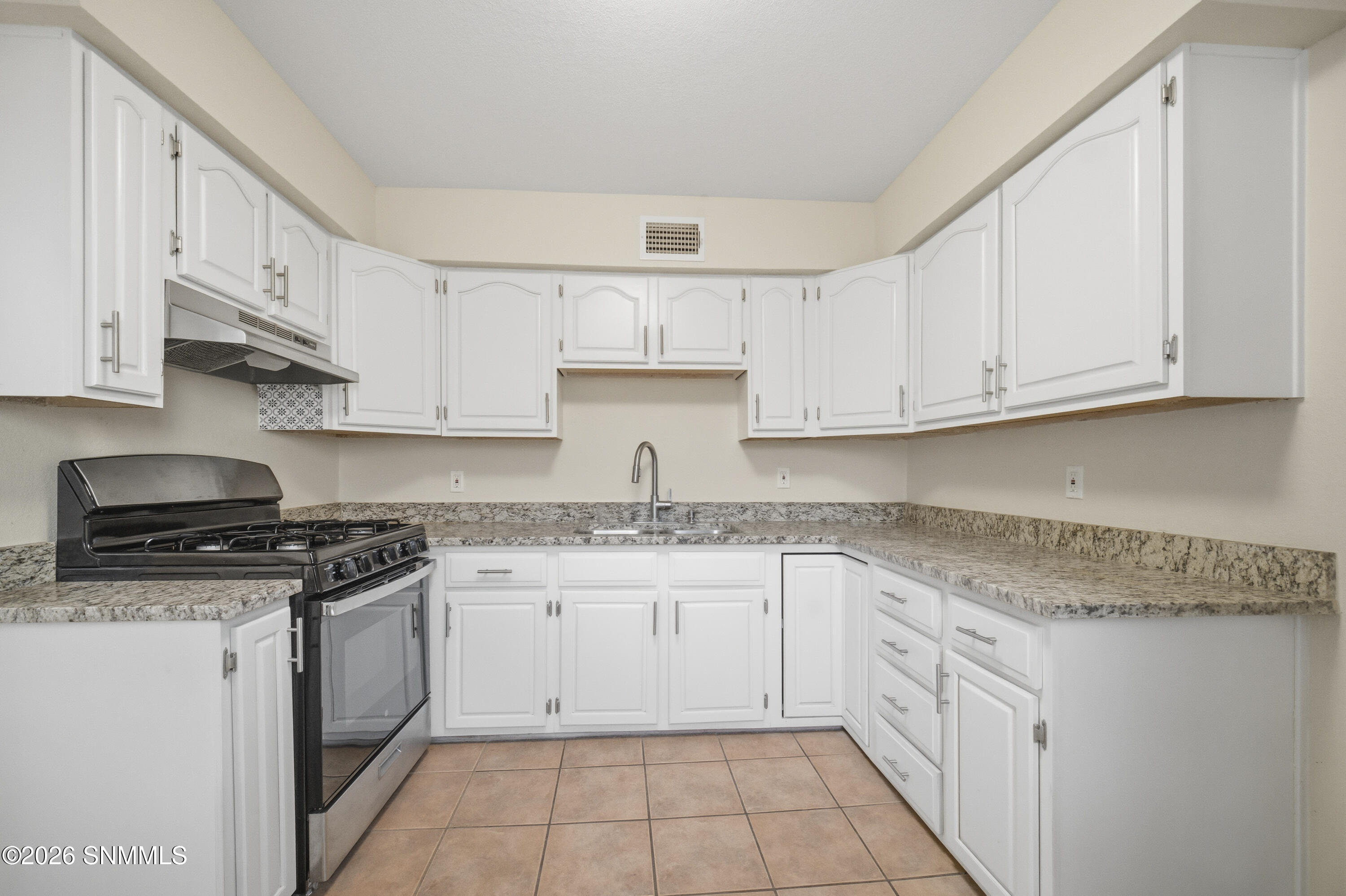420 N Melendres Street Property Photo 15