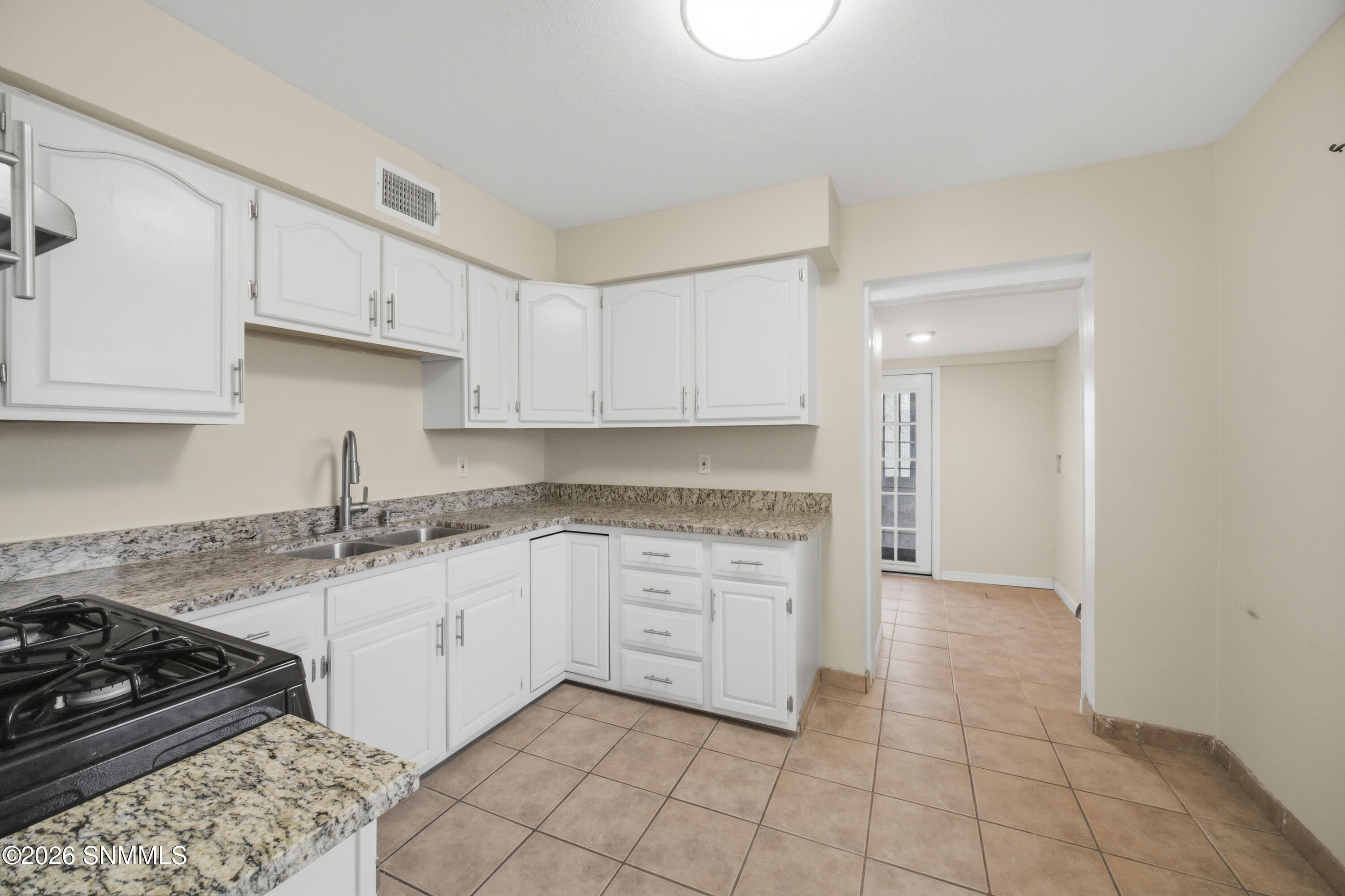 420 N Melendres Street Property Photo 17