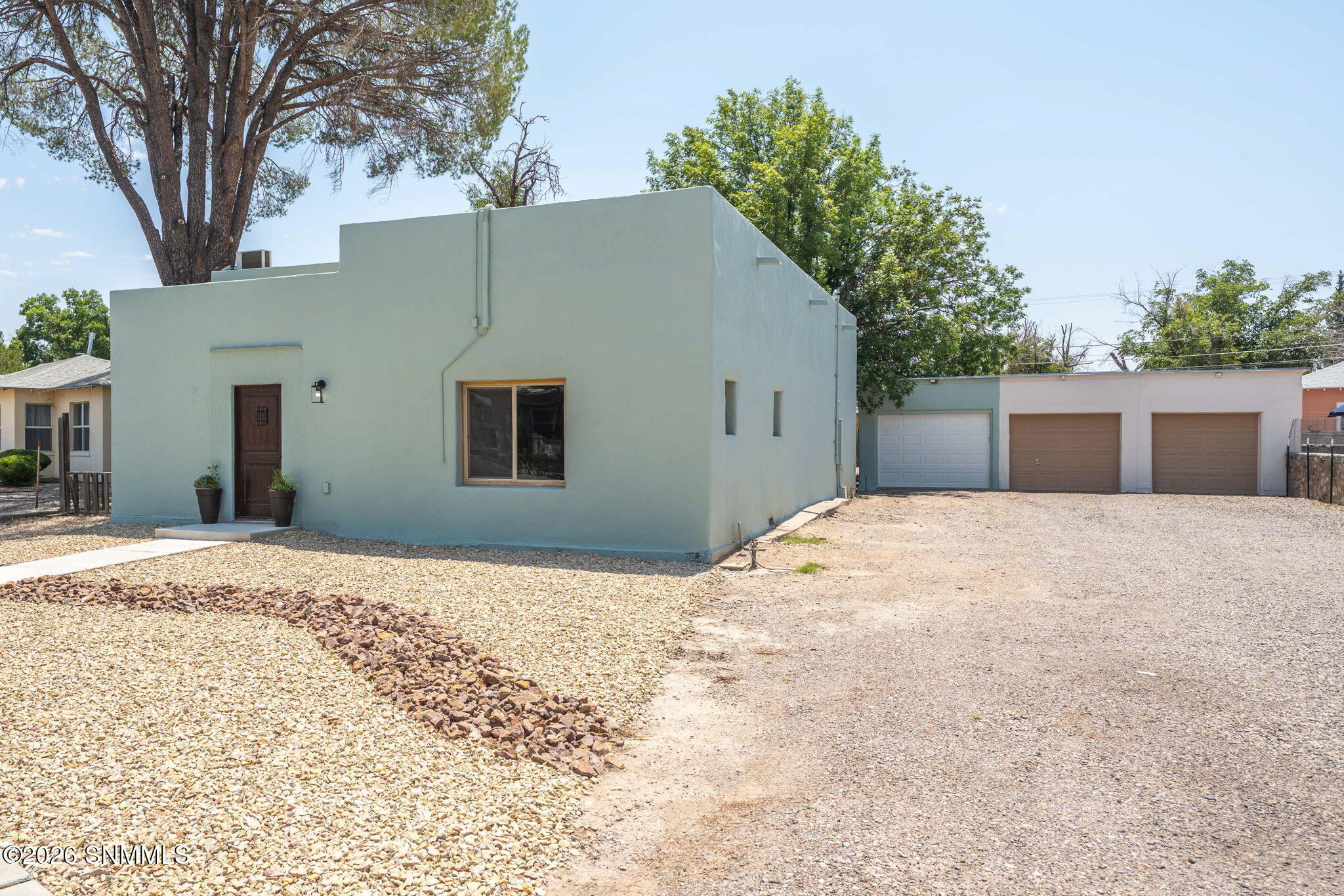 215 W Greening Avenue Property Photo 4