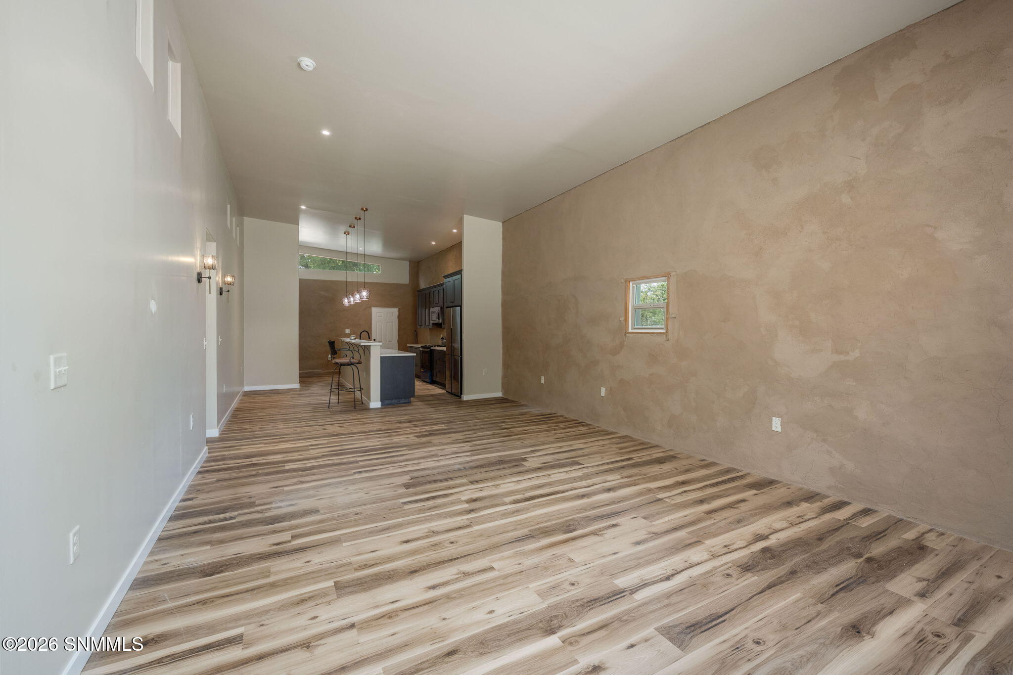 215 W Greening Avenue Property Photo 8