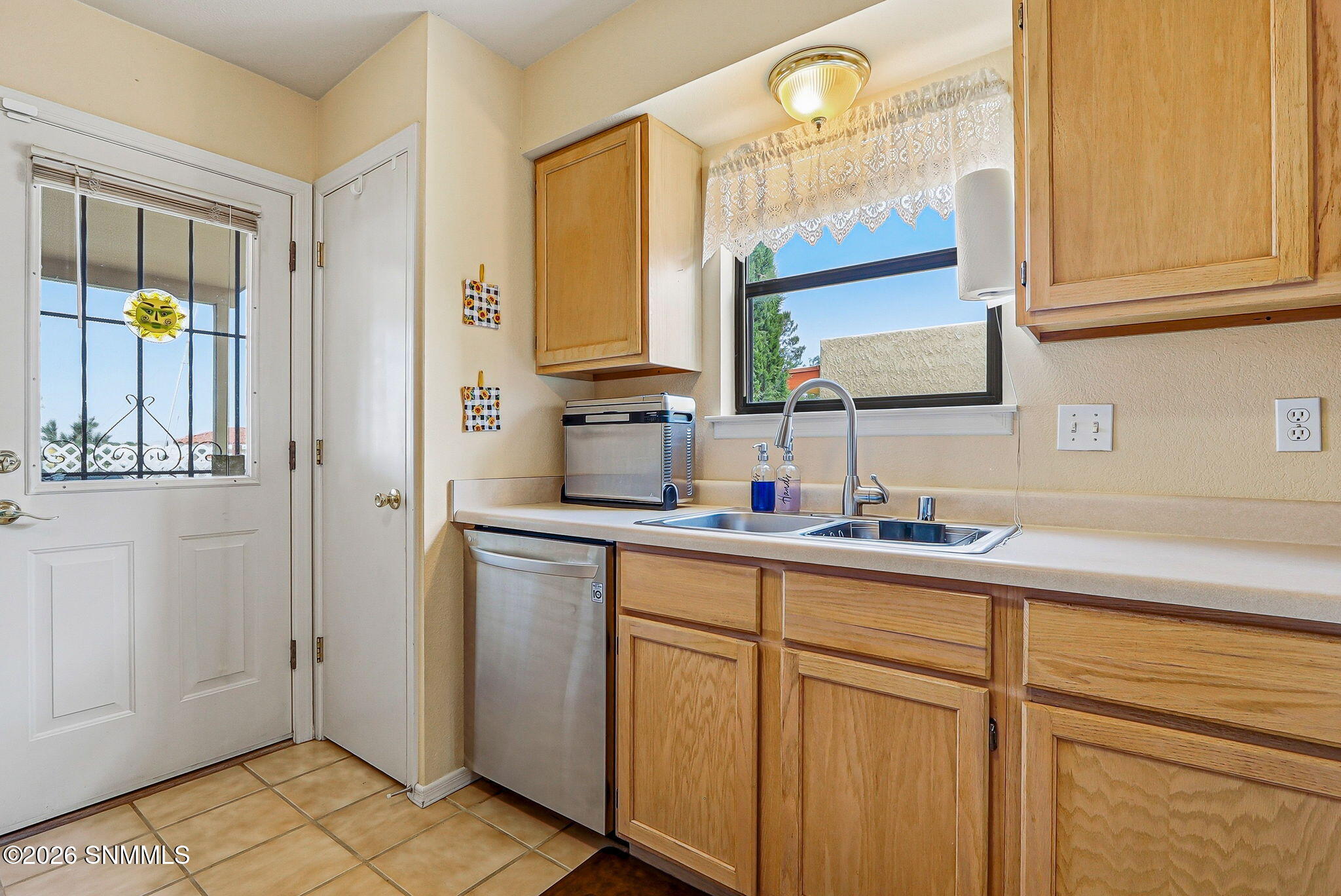 2089 Pine Needle Way Property Photo 8