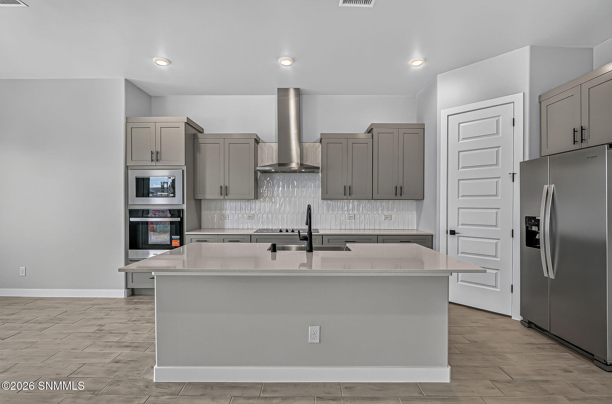 7341 Ultramarine Road Property Photo 2