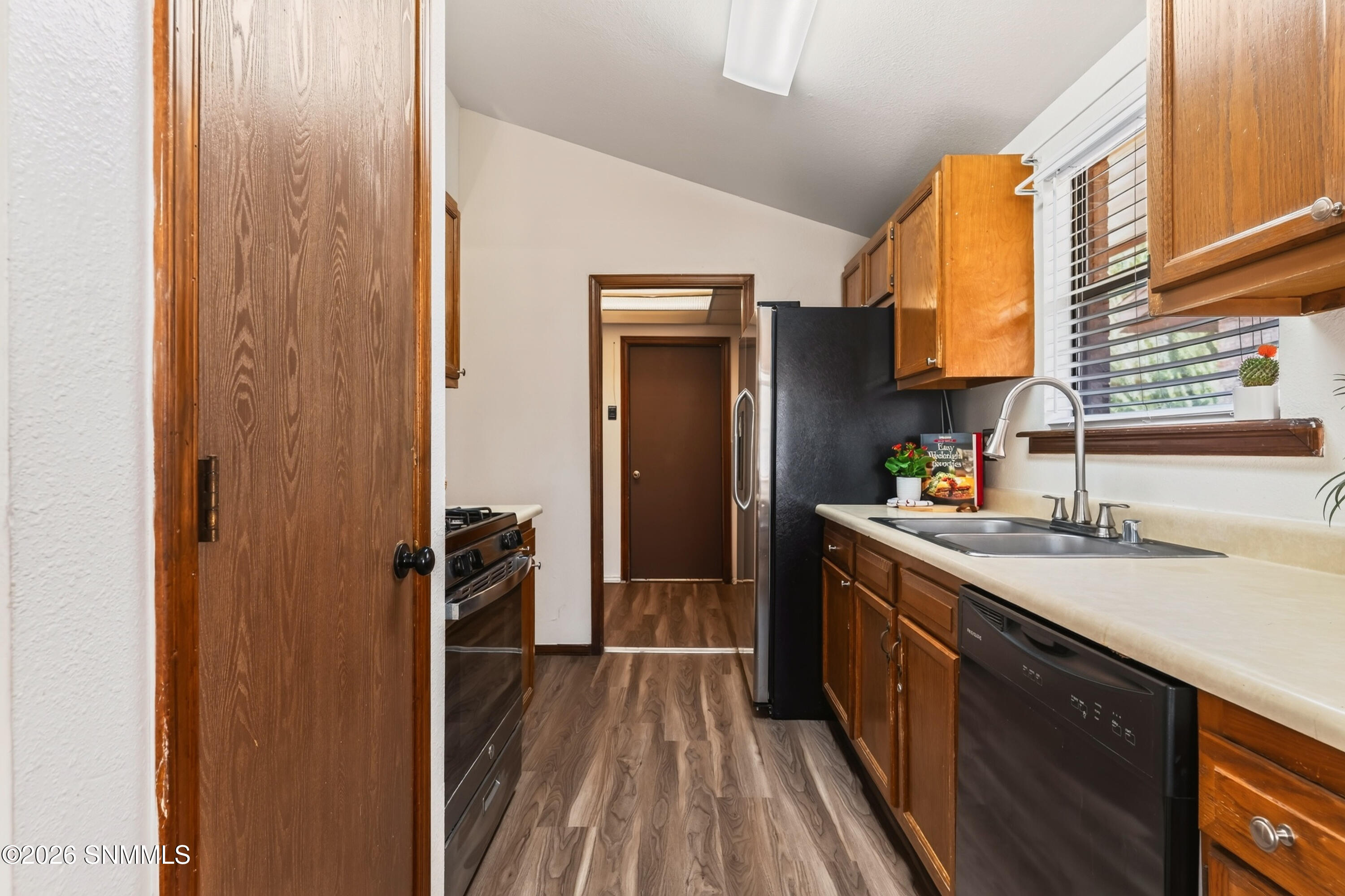 1802 Buchanan Avenue Property Photo 11