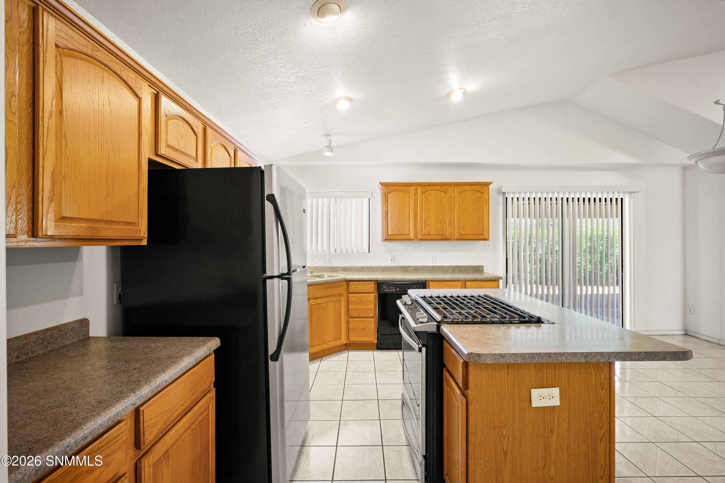 2123 Benton Avenue Property Photo 8