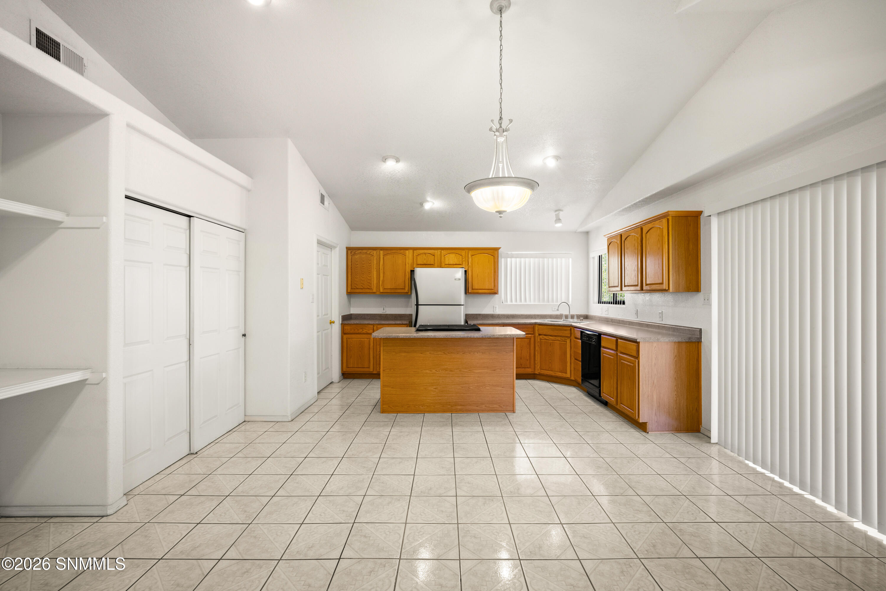 2123 Benton Avenue Property Photo 9
