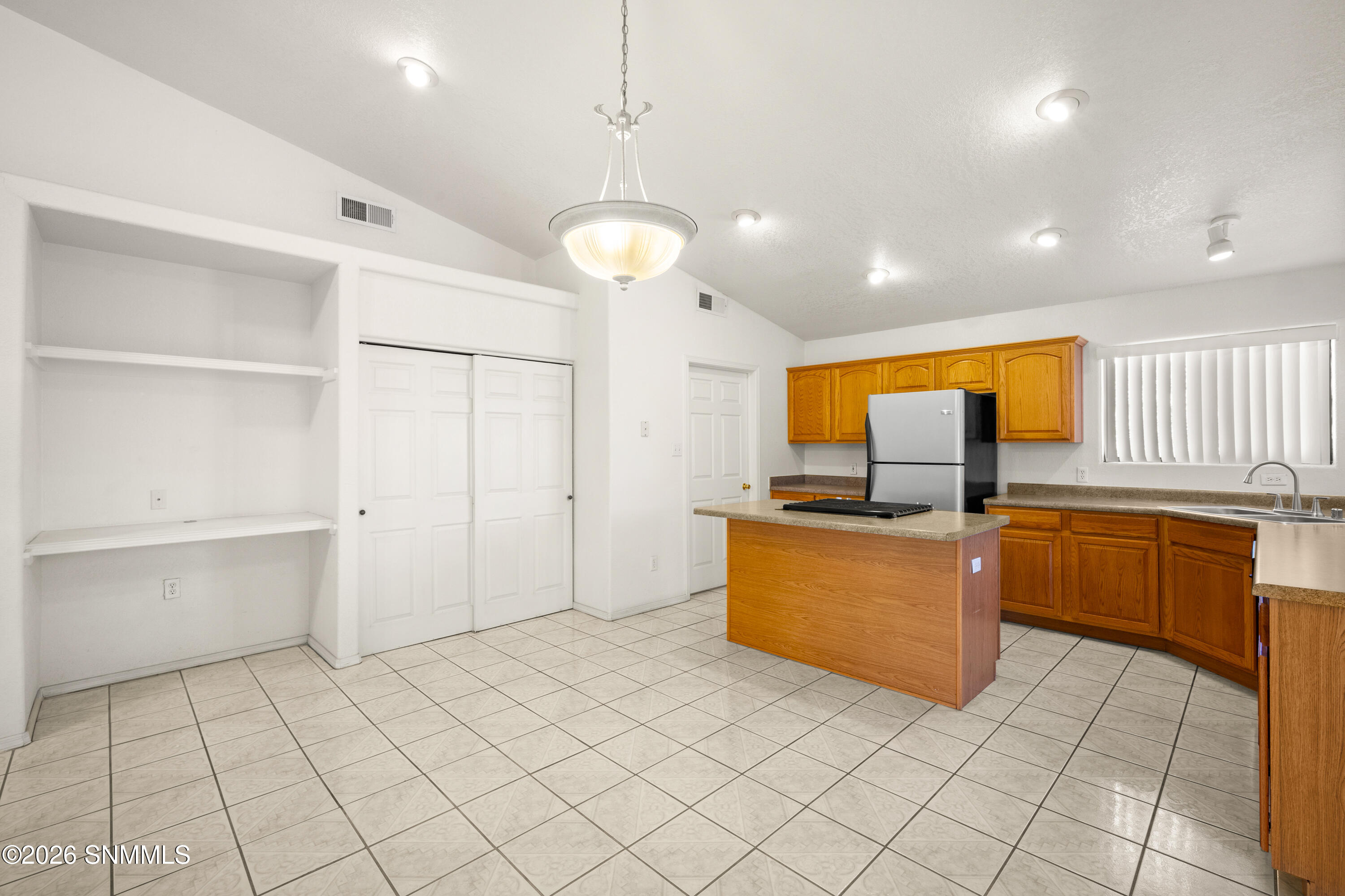 2123 Benton Avenue Property Photo 10