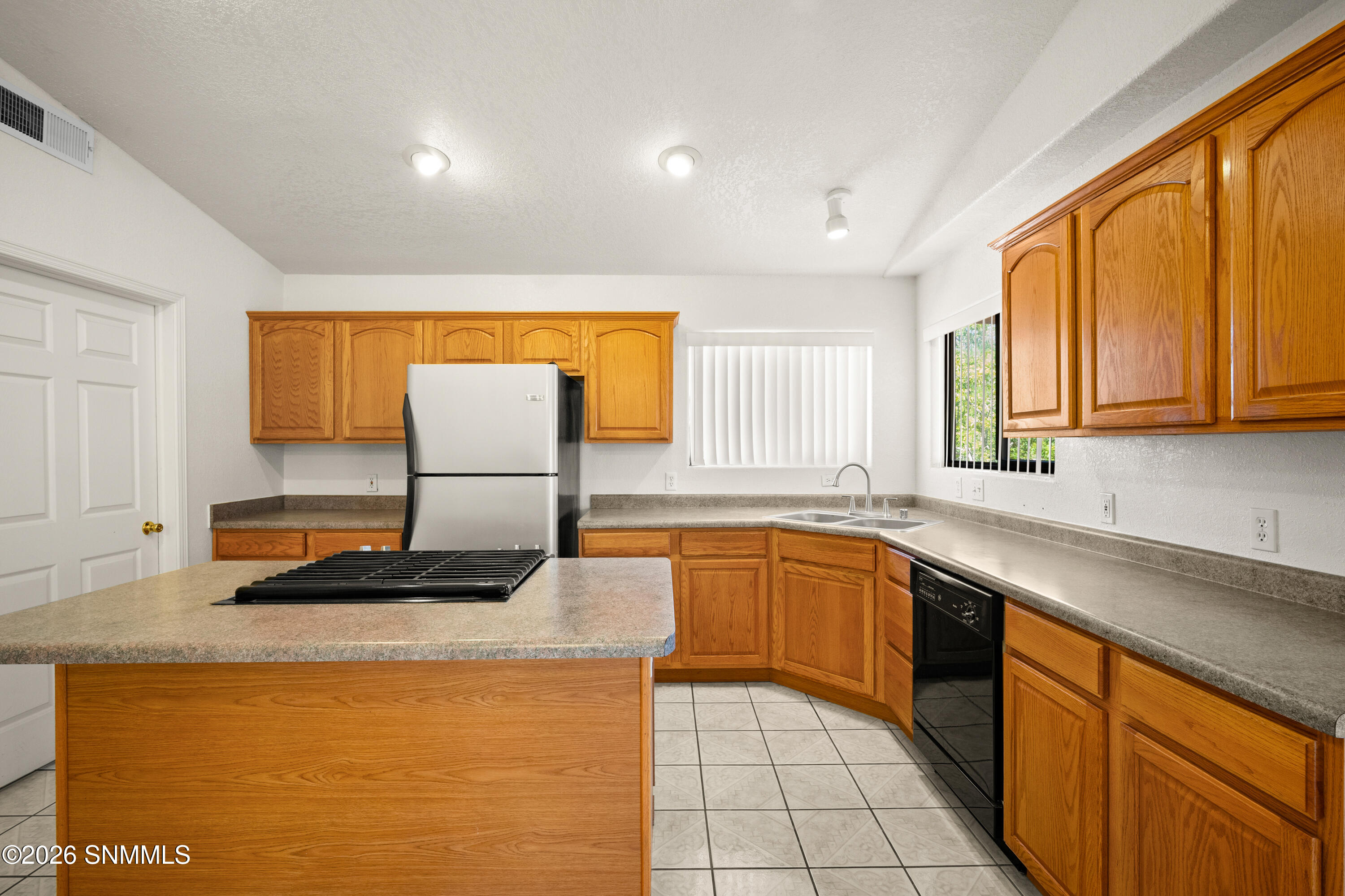 2123 Benton Avenue Property Photo 11