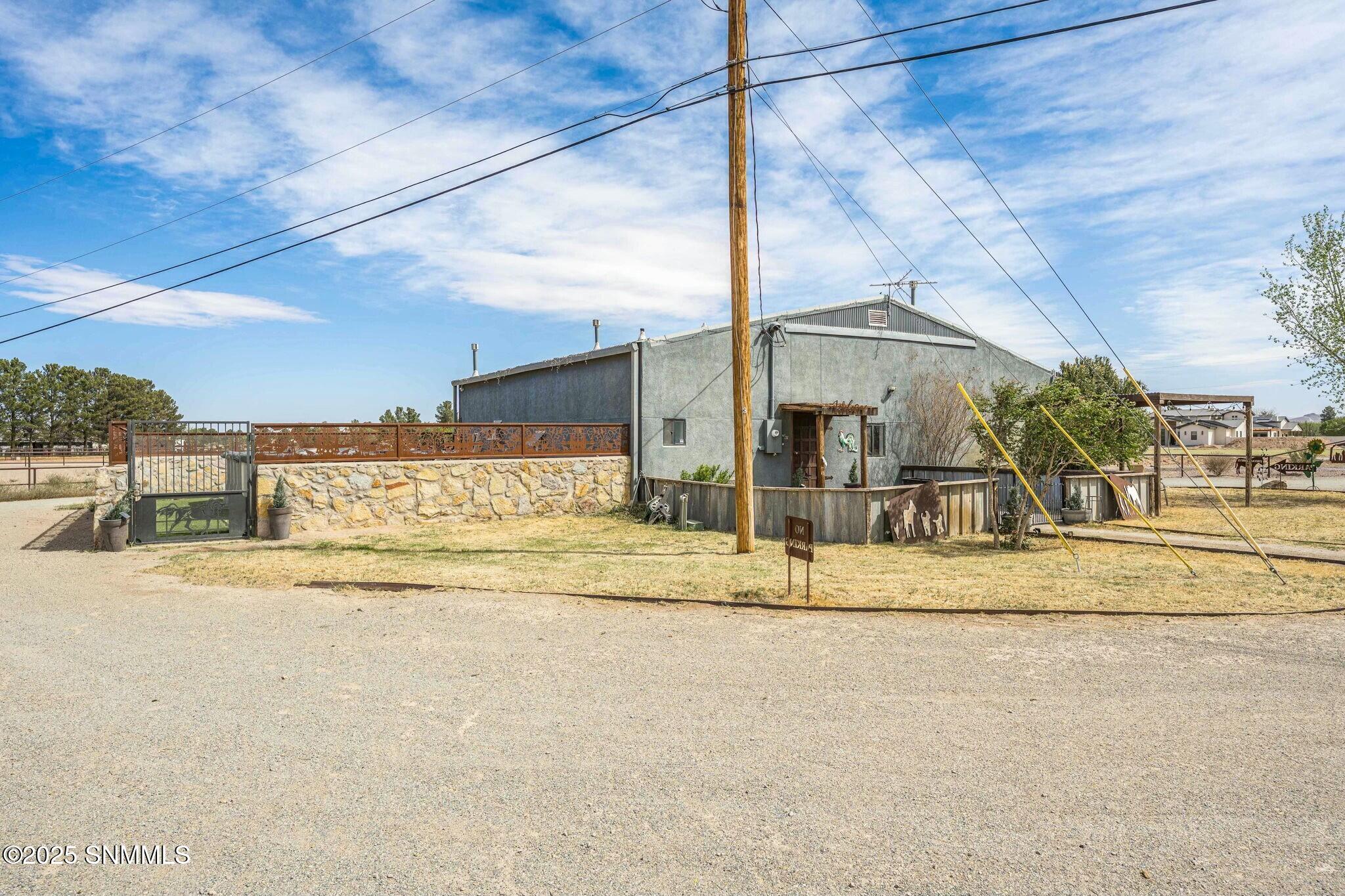 1911 Trails End Road Property Photo 2