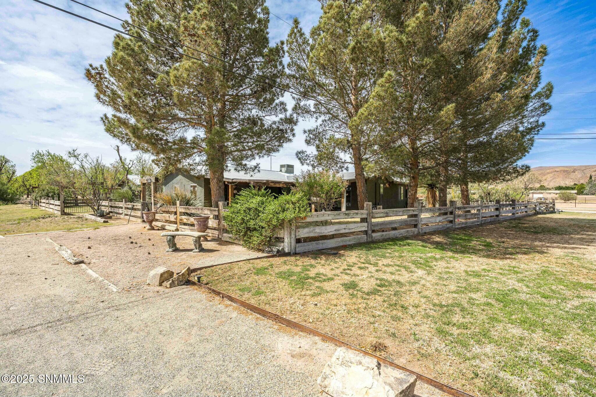 1911 Trails End Road Property Photo 4