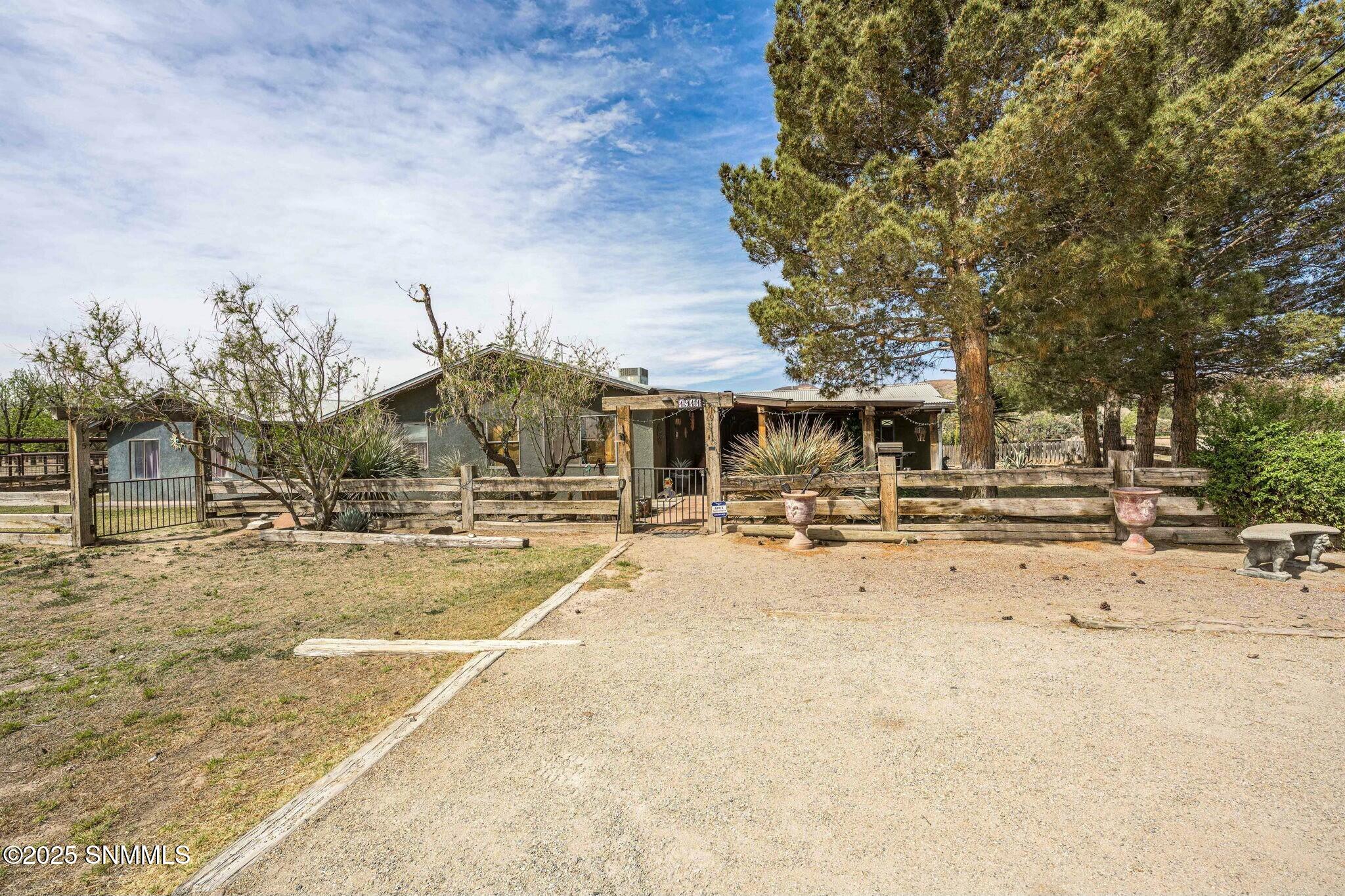 1911 Trails End Road Property Photo 5