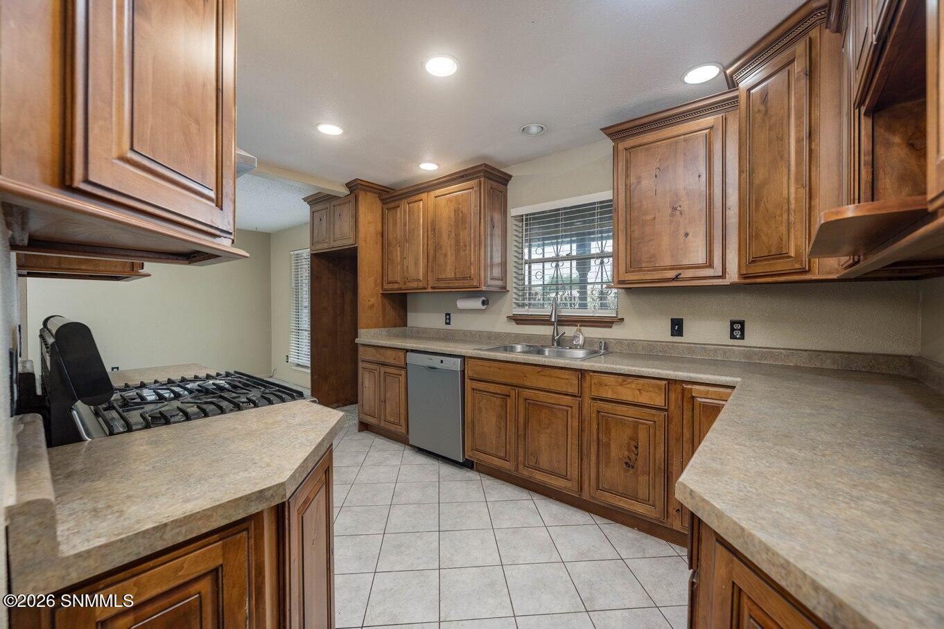 1930 Rosedale Drive Property Photo 5