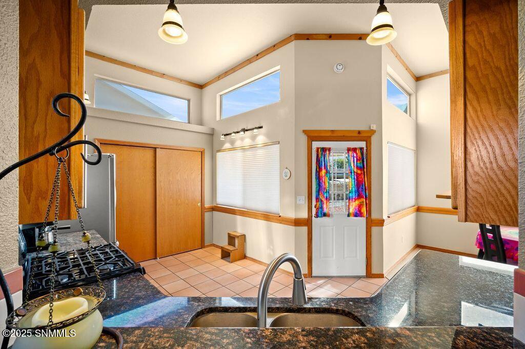 2272 Sunrise Point Road Property Photo 17