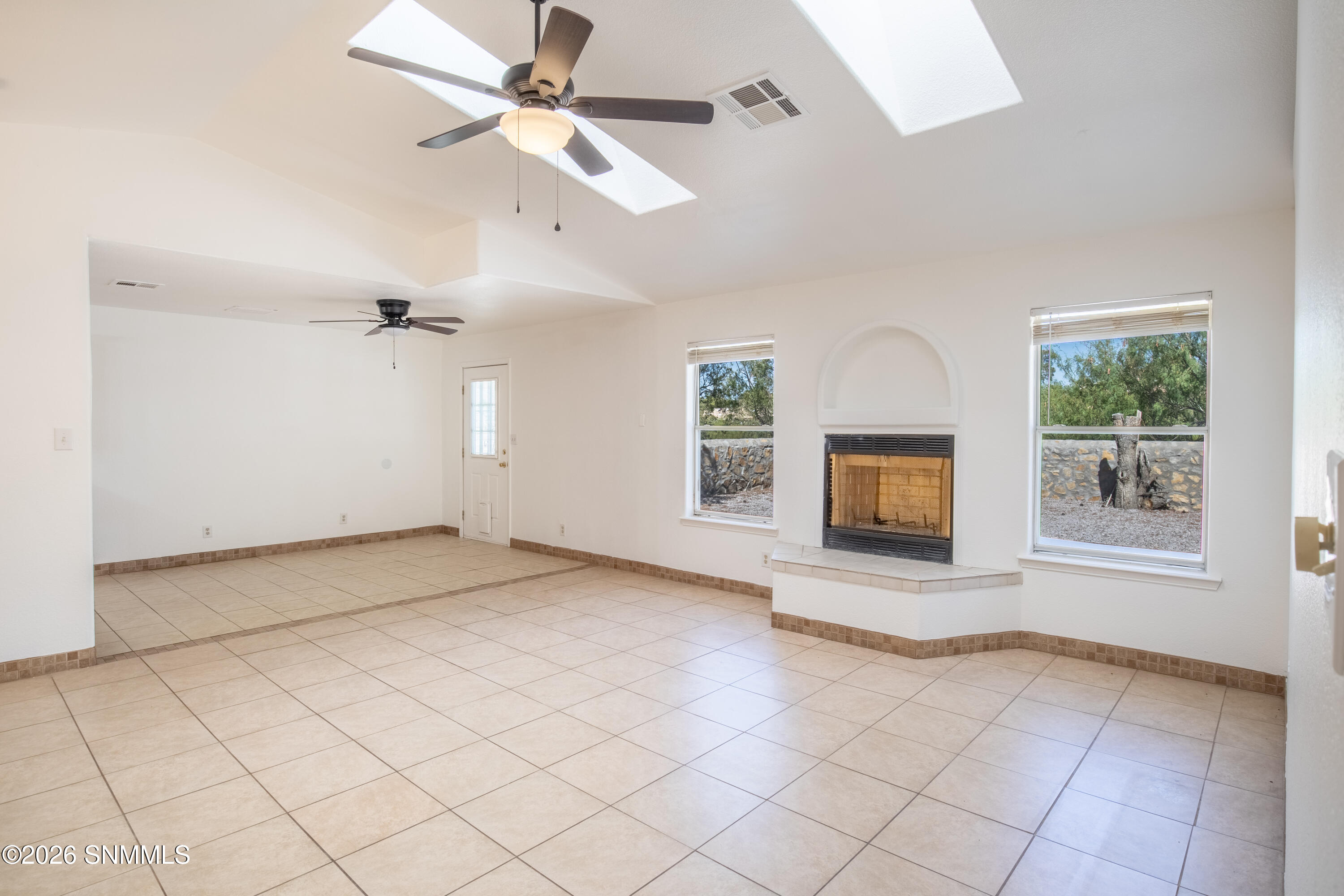 5027 Emerald Street Property Photo 8