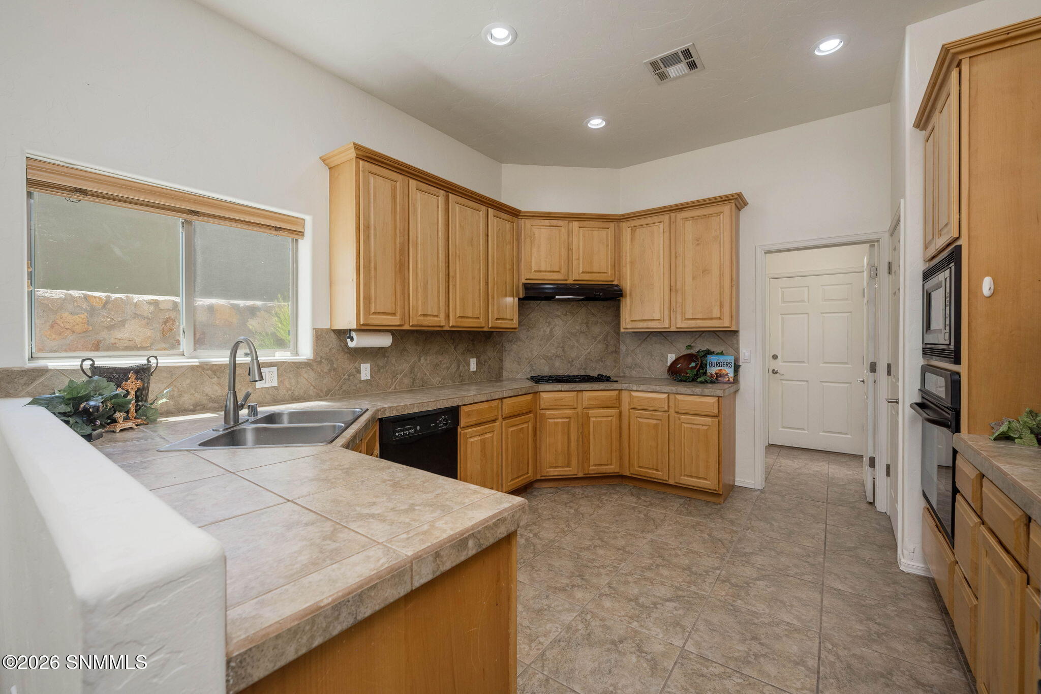 1900 N Sonoma Ranch Boulevard Property Photo 16
