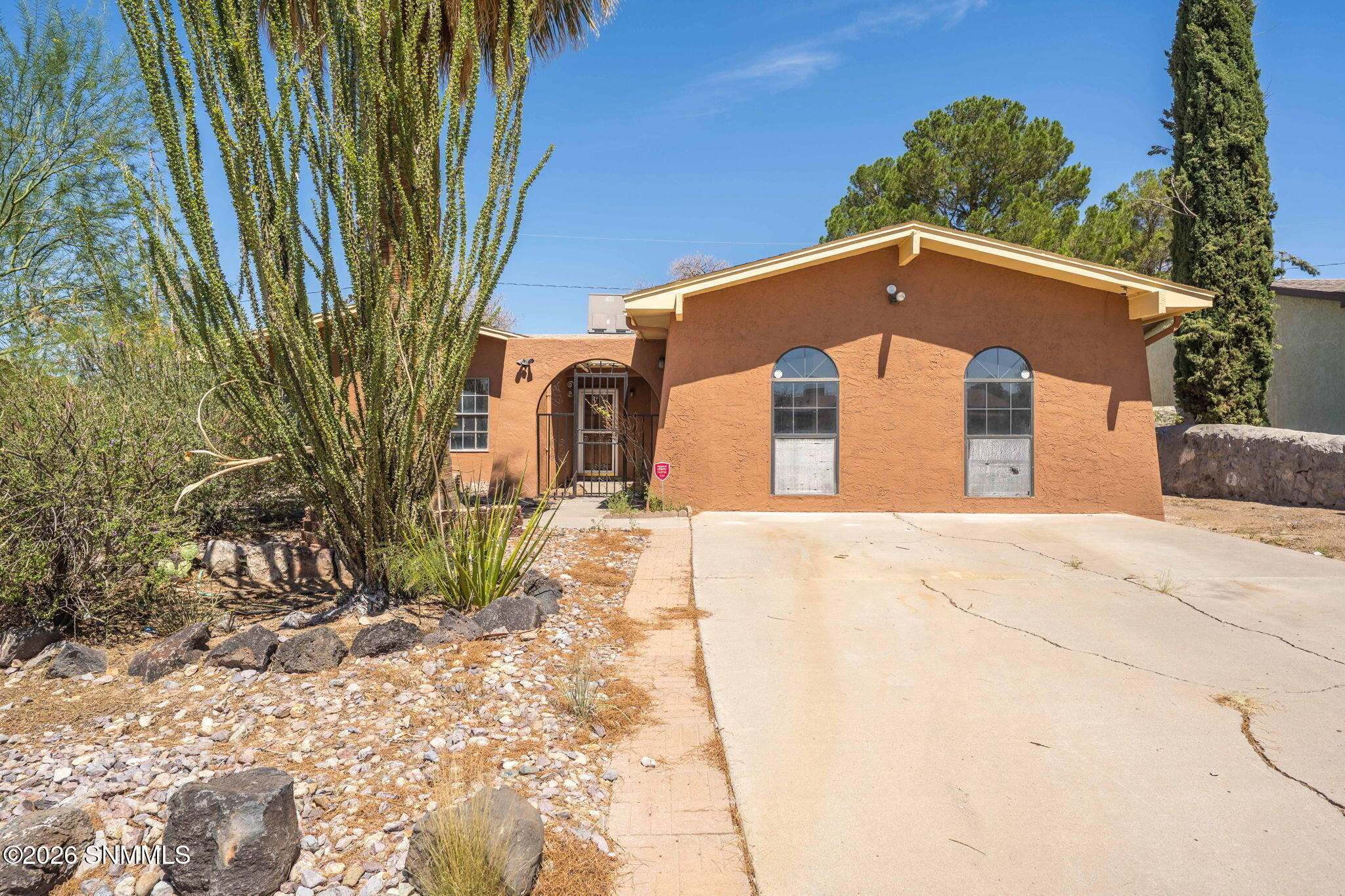 1853 Seldon Avenue Property Photo 2