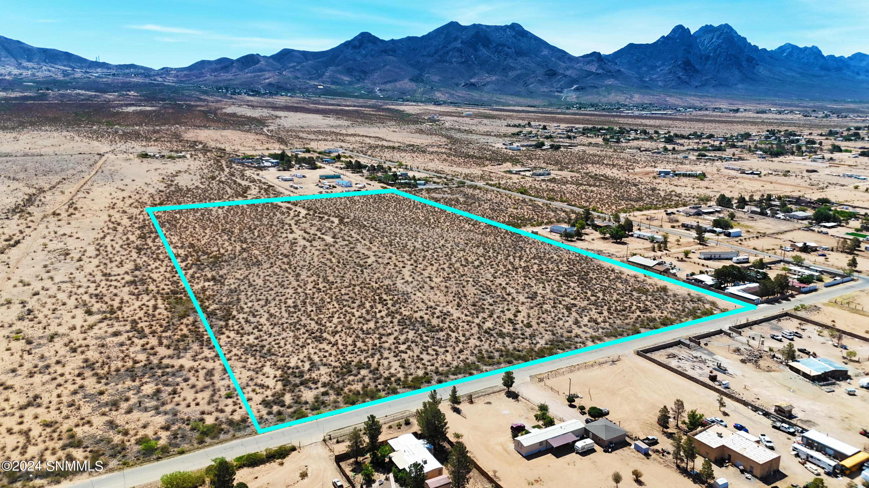 6925 Jack Rabbit Road Property Photo 1