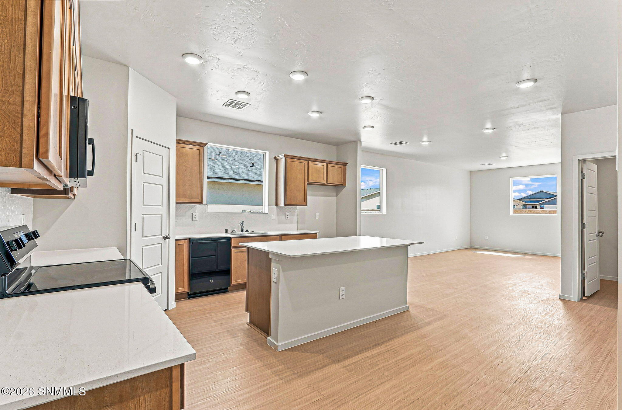 5570 Primorosa Place Property Photo 4