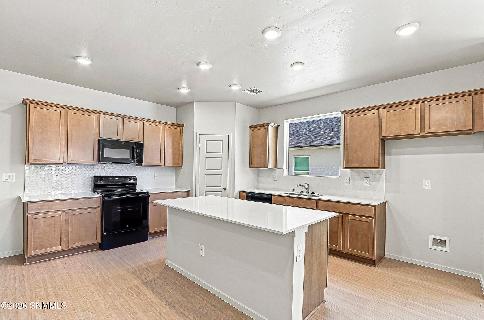5570 Primorosa Place Property Photo 12