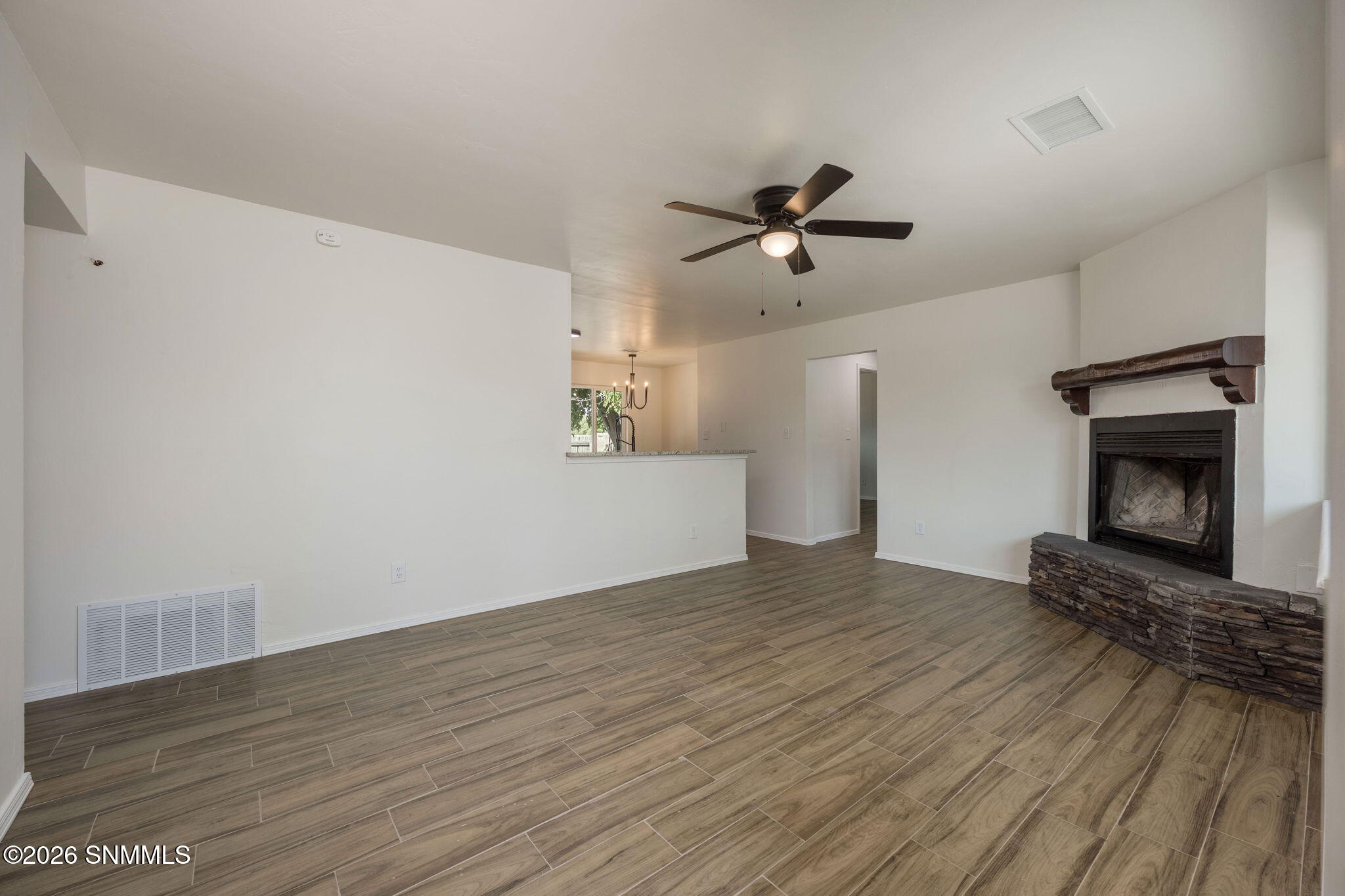 1309 Eucalyptus Drive Property Photo 3