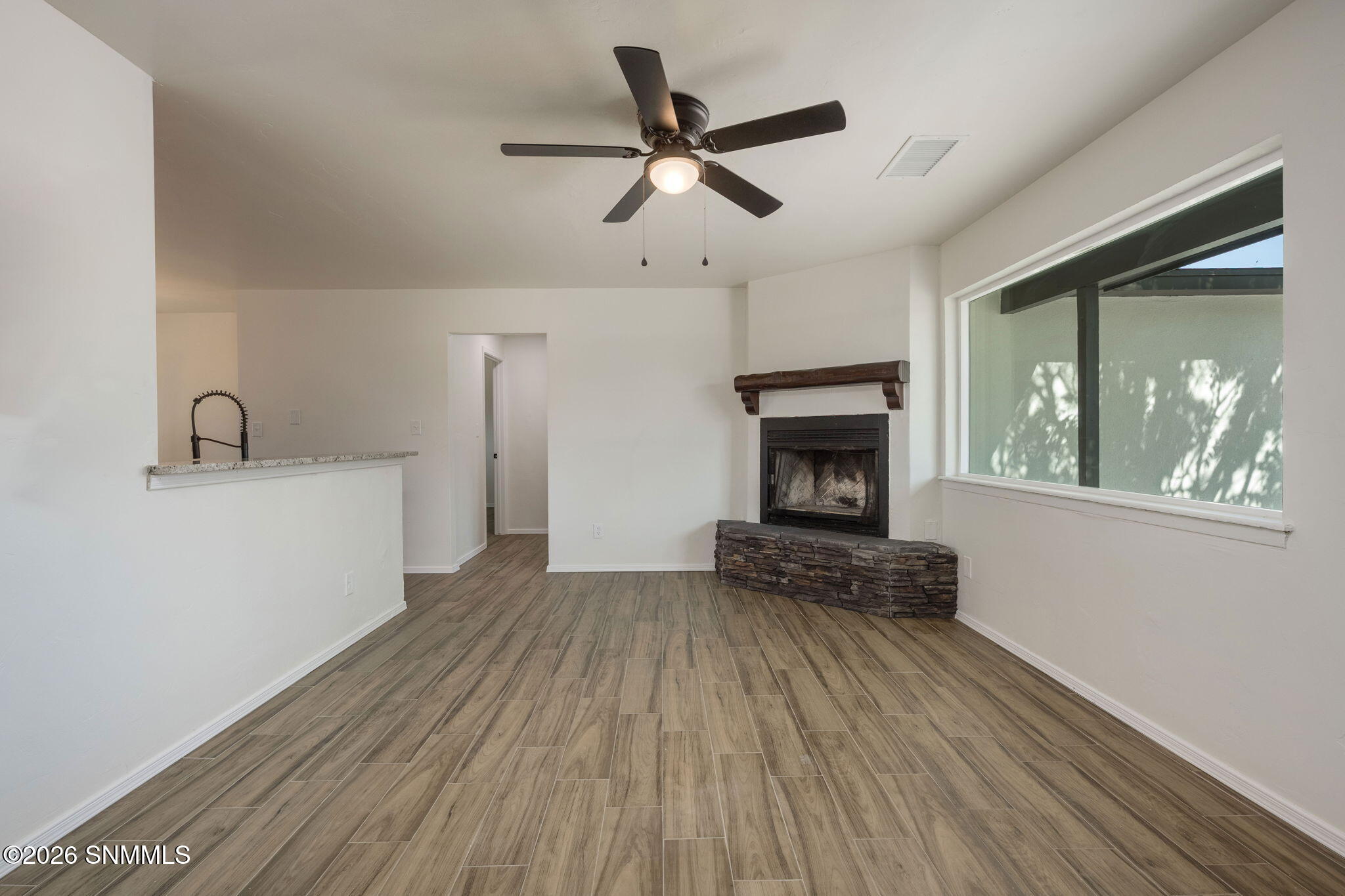 1309 Eucalyptus Drive Property Photo 4