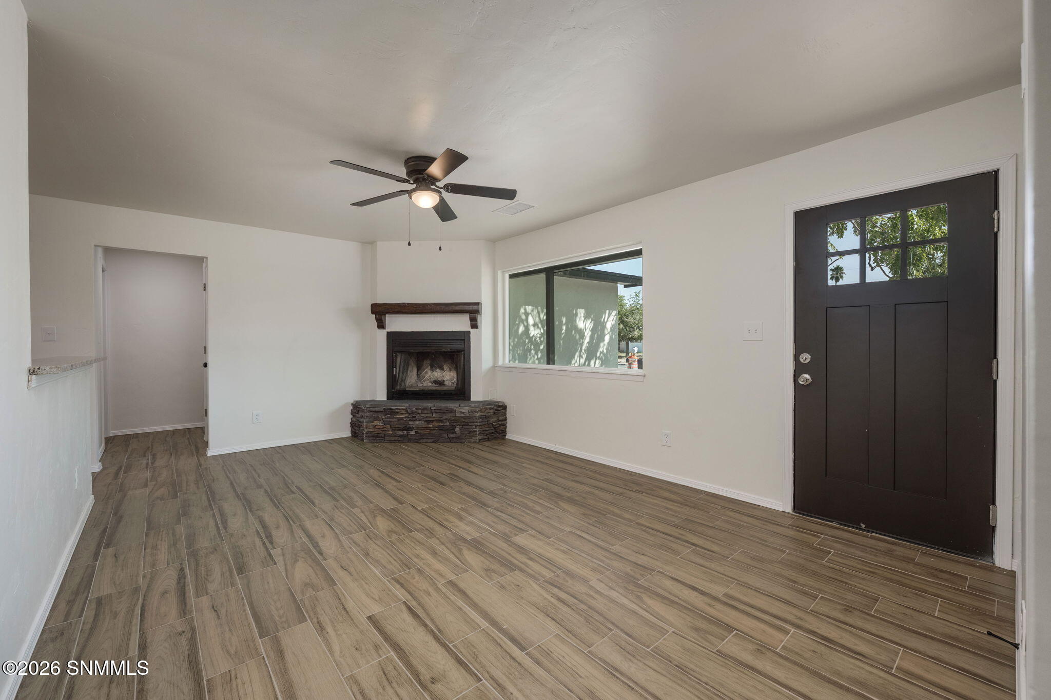 1309 Eucalyptus Drive Property Photo 5