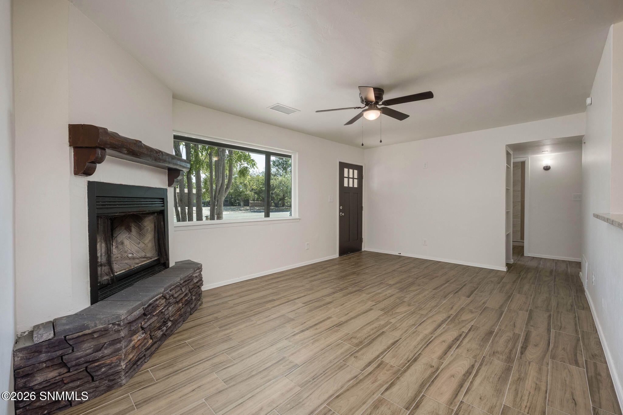 1309 Eucalyptus Drive Property Photo 7