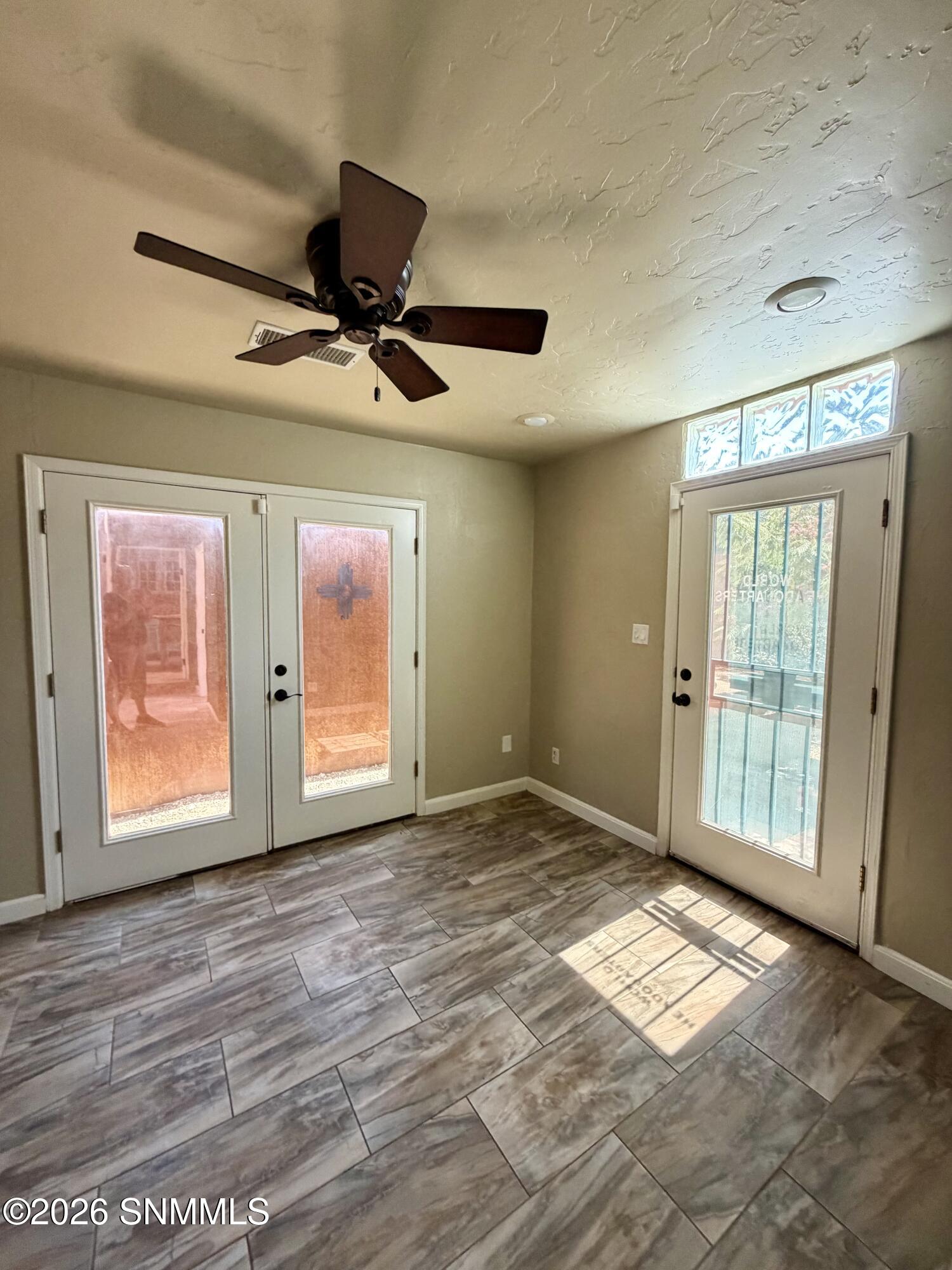 955 S Melendres Street Property Photo 7