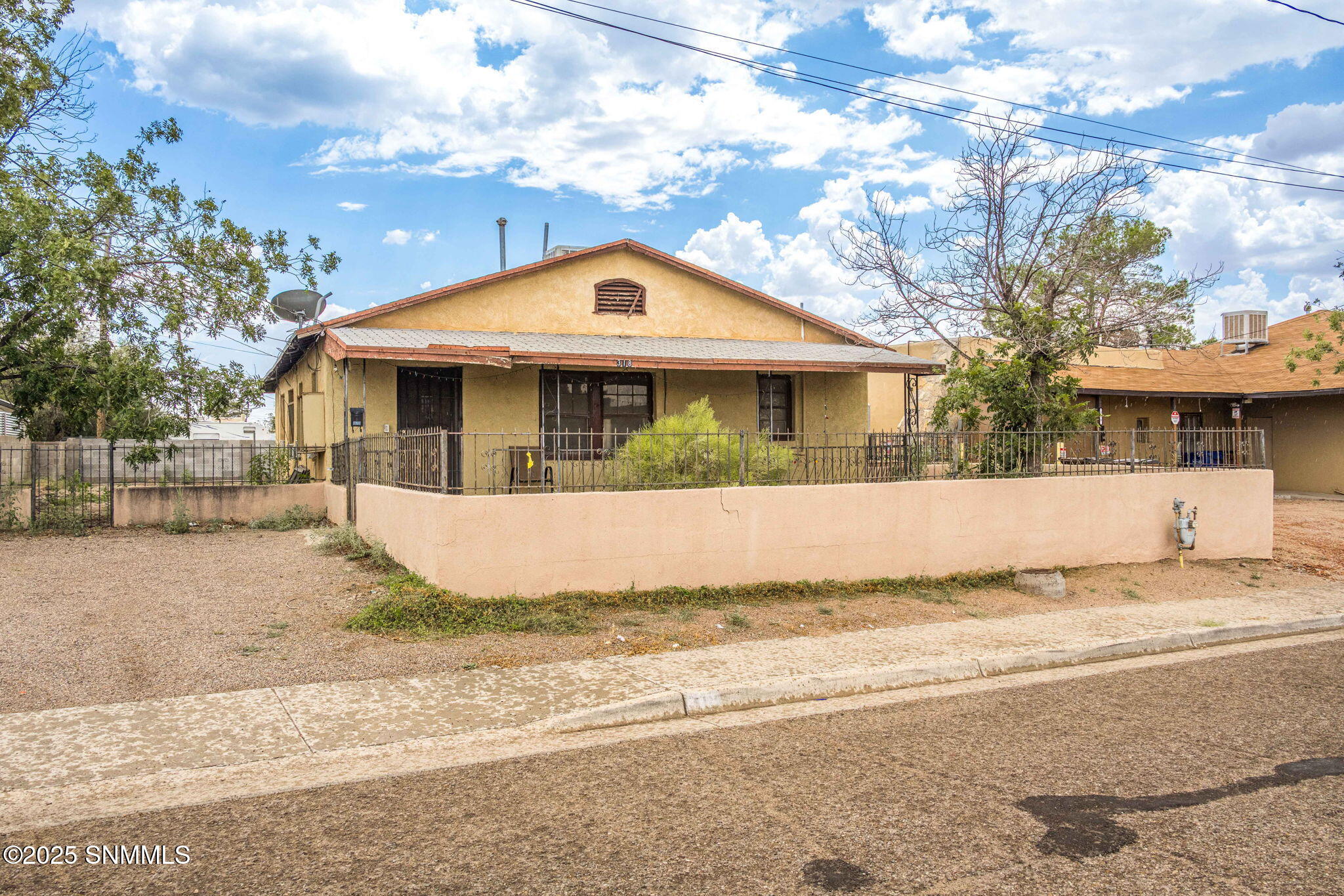 316 E Lucero Avenue Property Photo 2