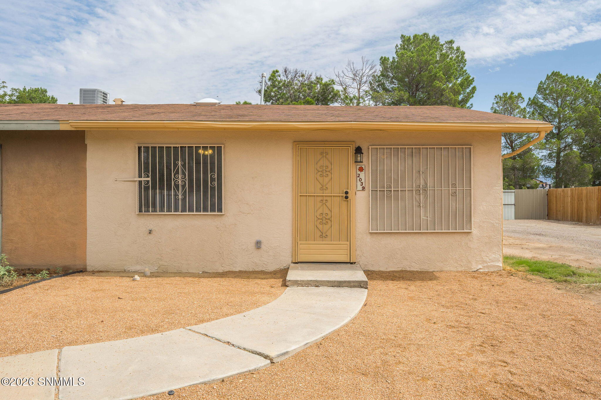 2039 Stanford Street Property Photo 1