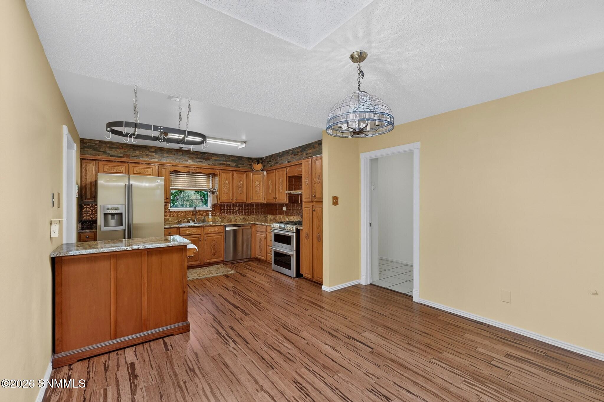 1915 Myrtle Avenue Property Photo 5